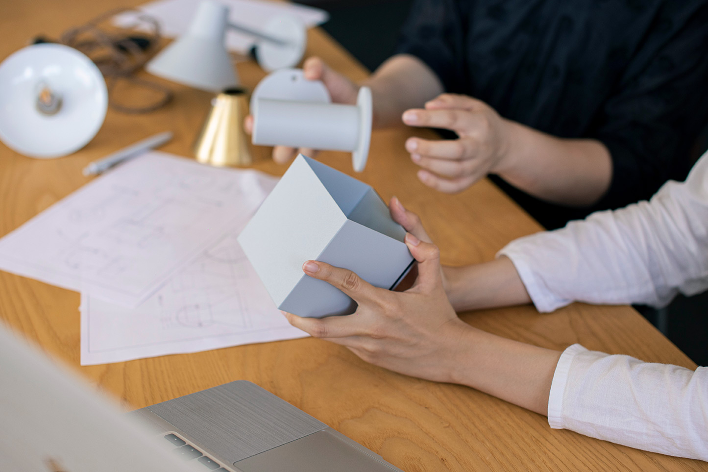 「ものが好き！」インテリアメーカーとしての根幹を担う、プロダクトデザイナーの仕事について。