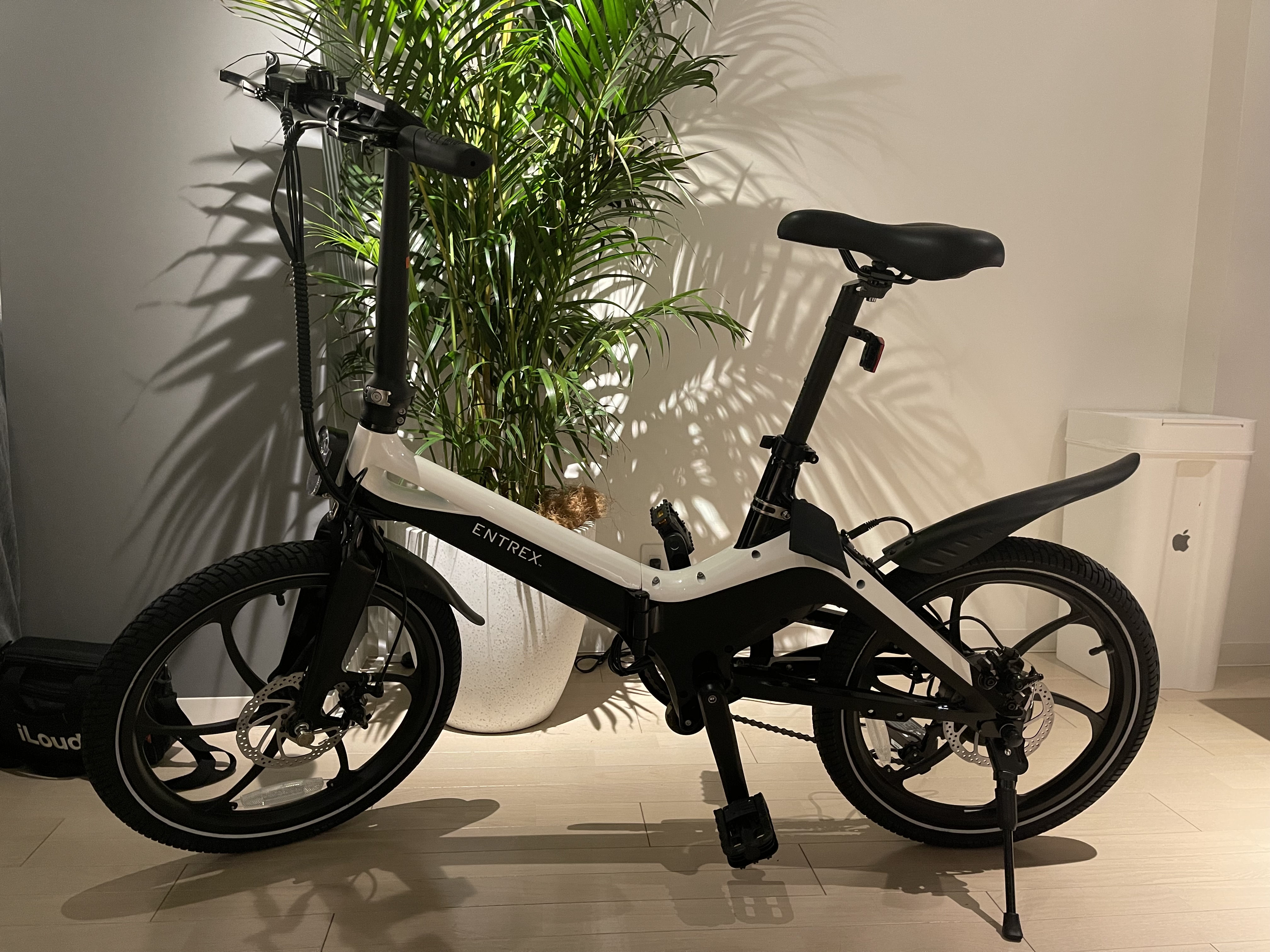 社用車がやってきたｗ