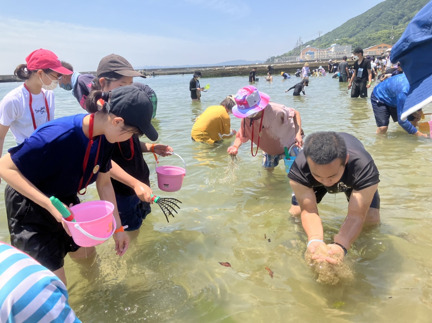 教育理念を体現！生徒も先生も、全力で楽しんだ3校舎合同「潮干狩り」イベントレポート