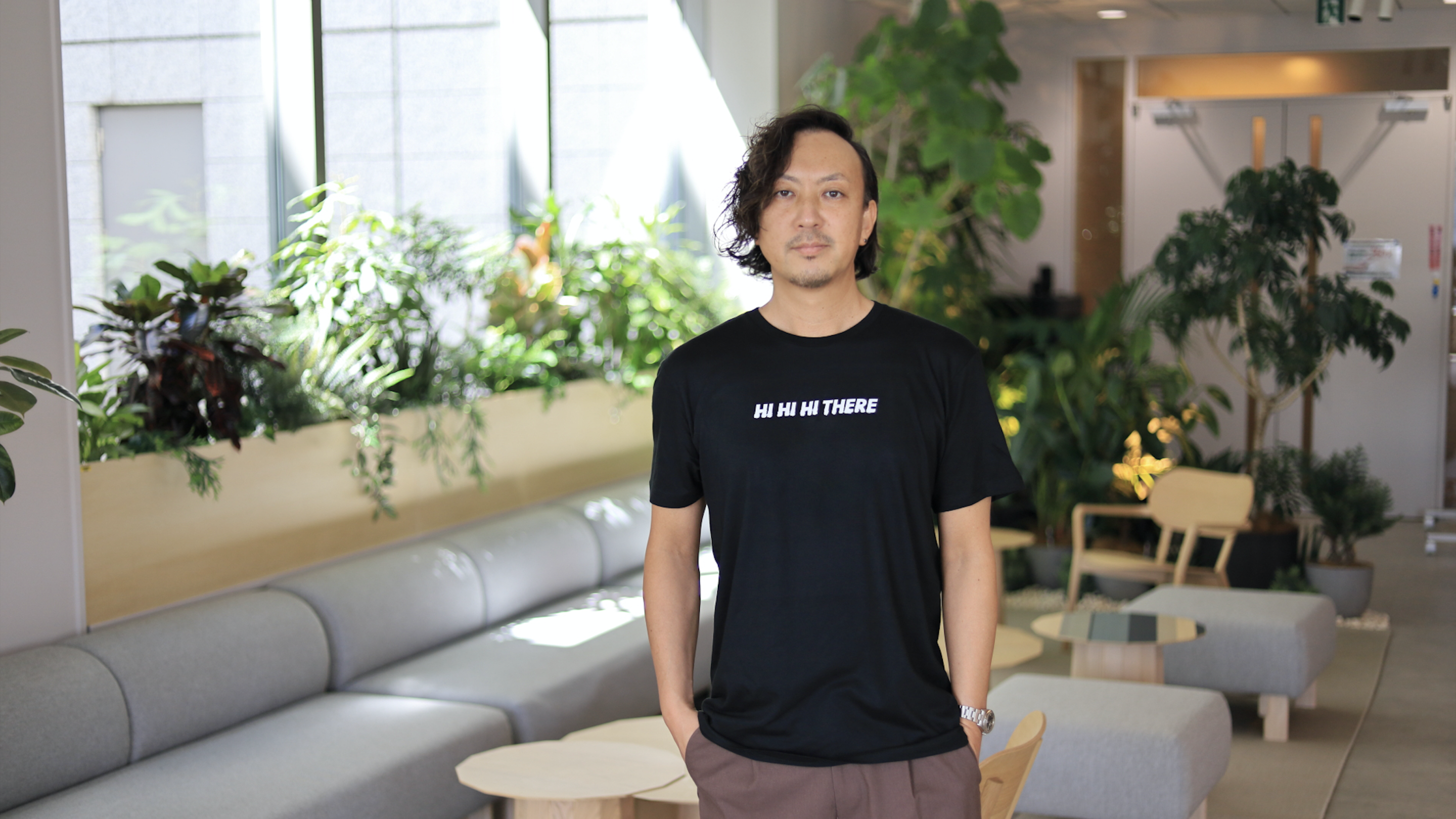 BiSHなど有名アーティストのTシャツを手がけてきたデザイナーが推す、"面白いと思ったアイデアがあれば全て発売する"独自の仕組みとは？