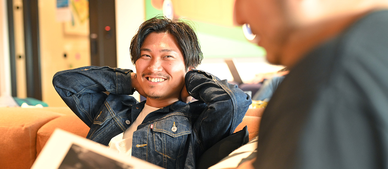 社員インタビュー＃1｜プロダクトデザイナーとしての再出発。アパレル1本だった彼が、ジャンルレスなメーカーの一員になるまで。