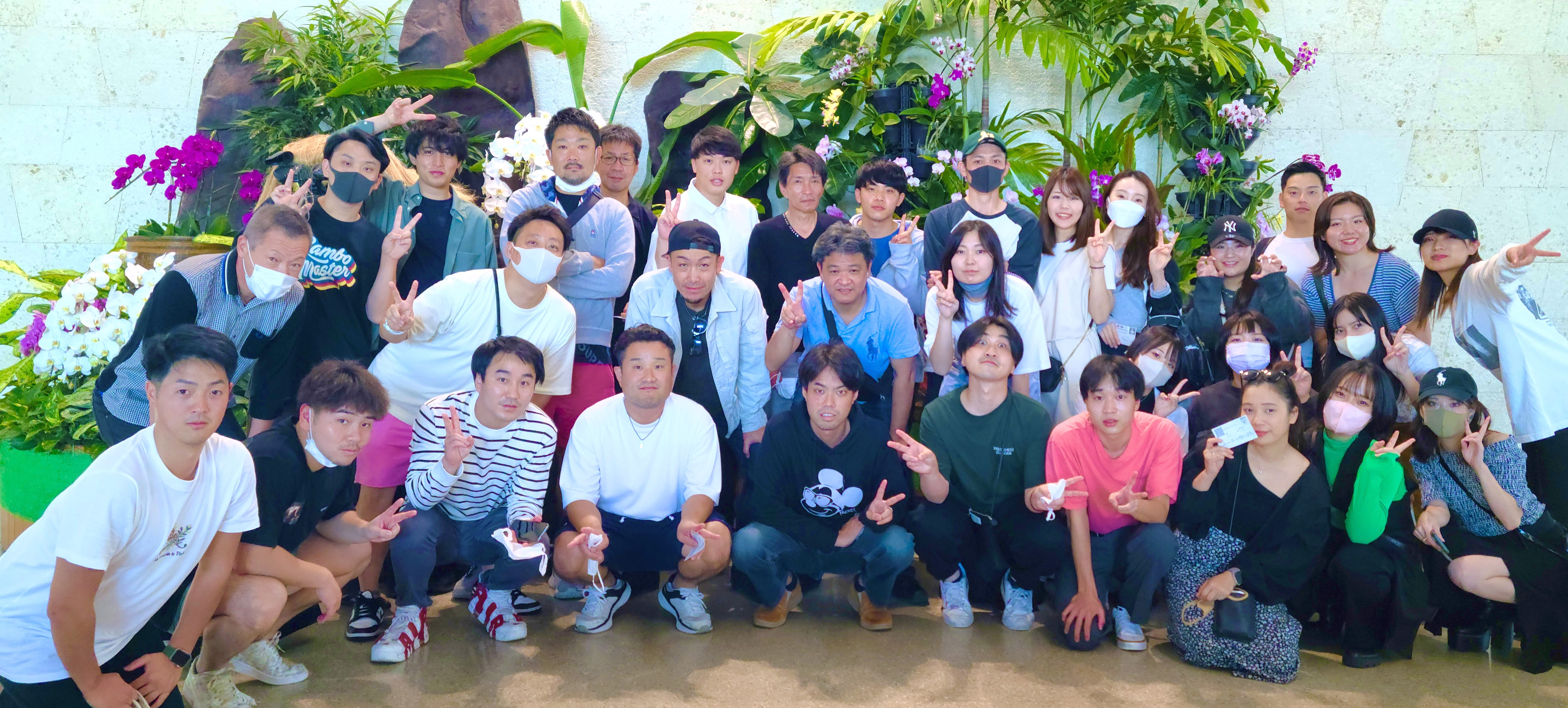 ”そこに海があるなら飛び込むしかない。”ヤバすぎる社員旅行に密着しました。