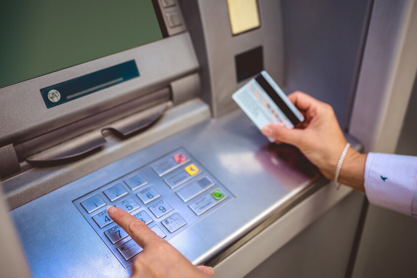 Can I Withdraw Money From a Credit Card Without Any Charges?