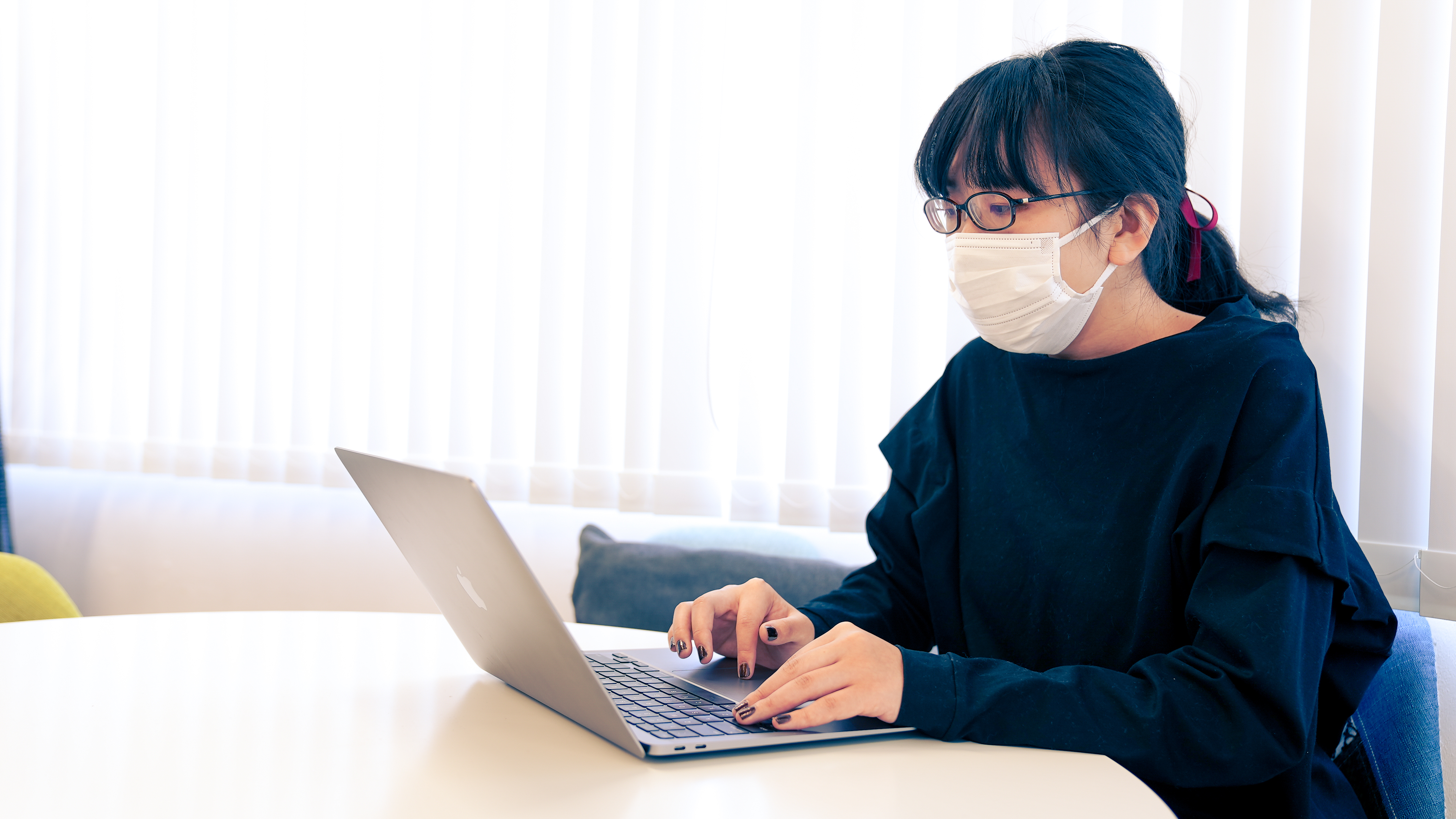 【政治のイメージをデザイン！】癒し的空間を創造する彼女とセンキョ。