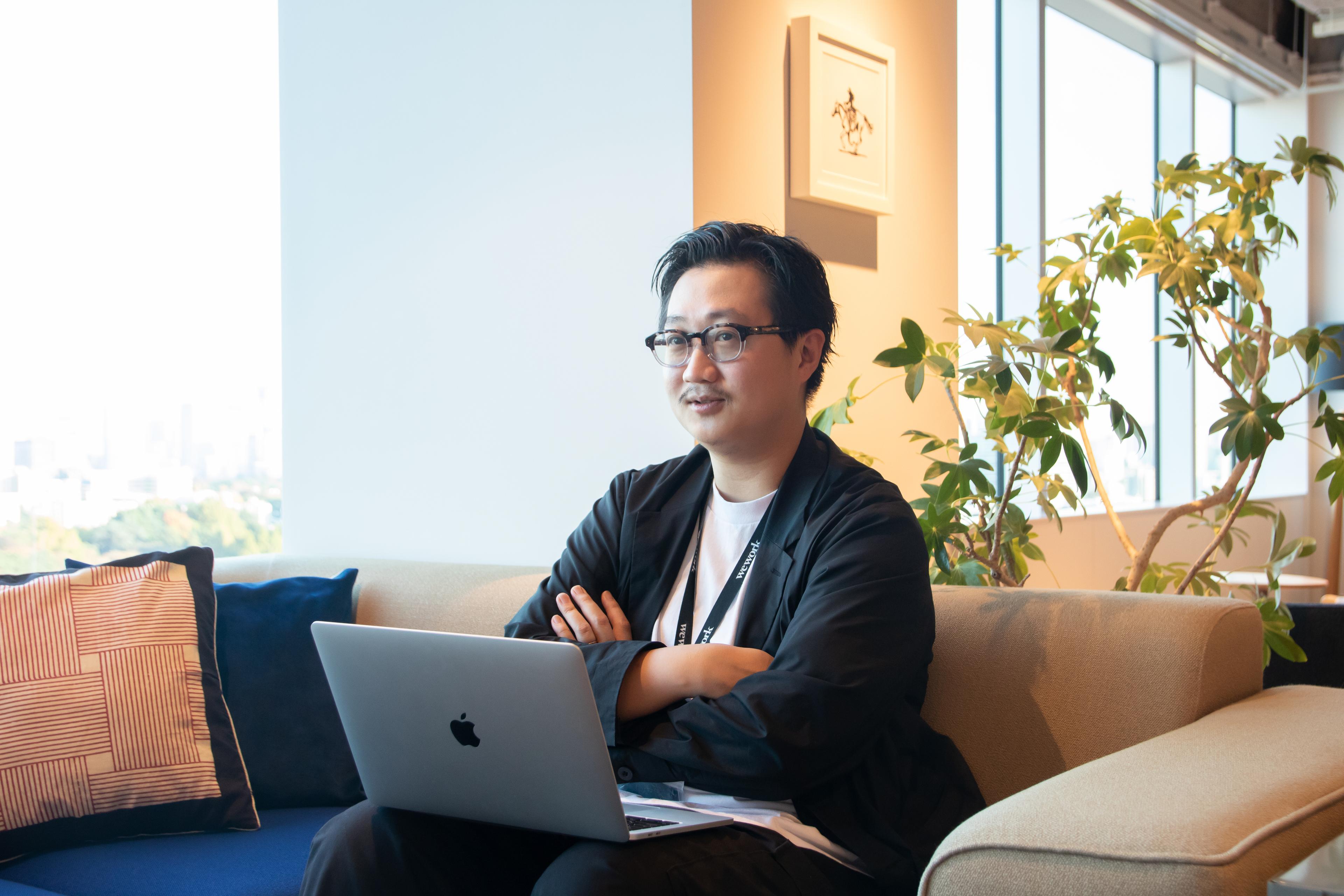 【社員の1日vol.2】デザイン一筋だった有山さんがプロダクトマネジメントを全うするために日々取り組むこととは