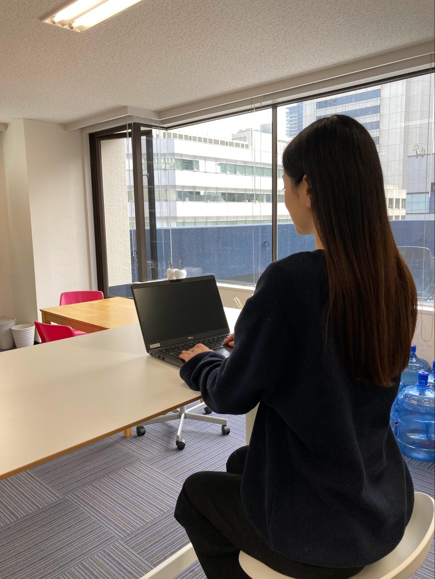 2022年新卒、異例の速さでサブリーダーに昇格「影響力のある人になりたい」Z世代の活躍する女性がグラッドキューブで働く意味