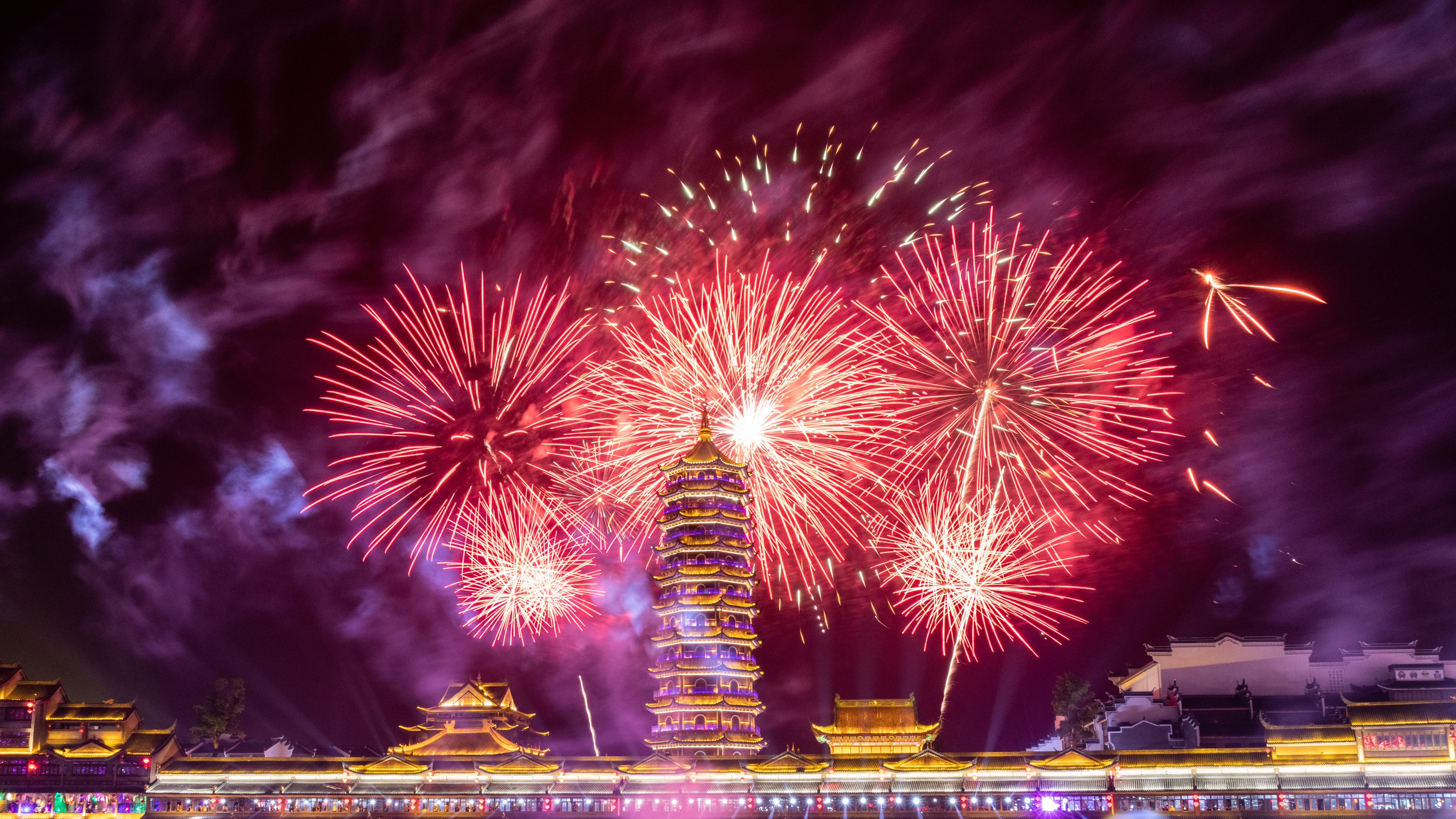 アドロジ「怪しい彼女」に夢中 韓流スターたち