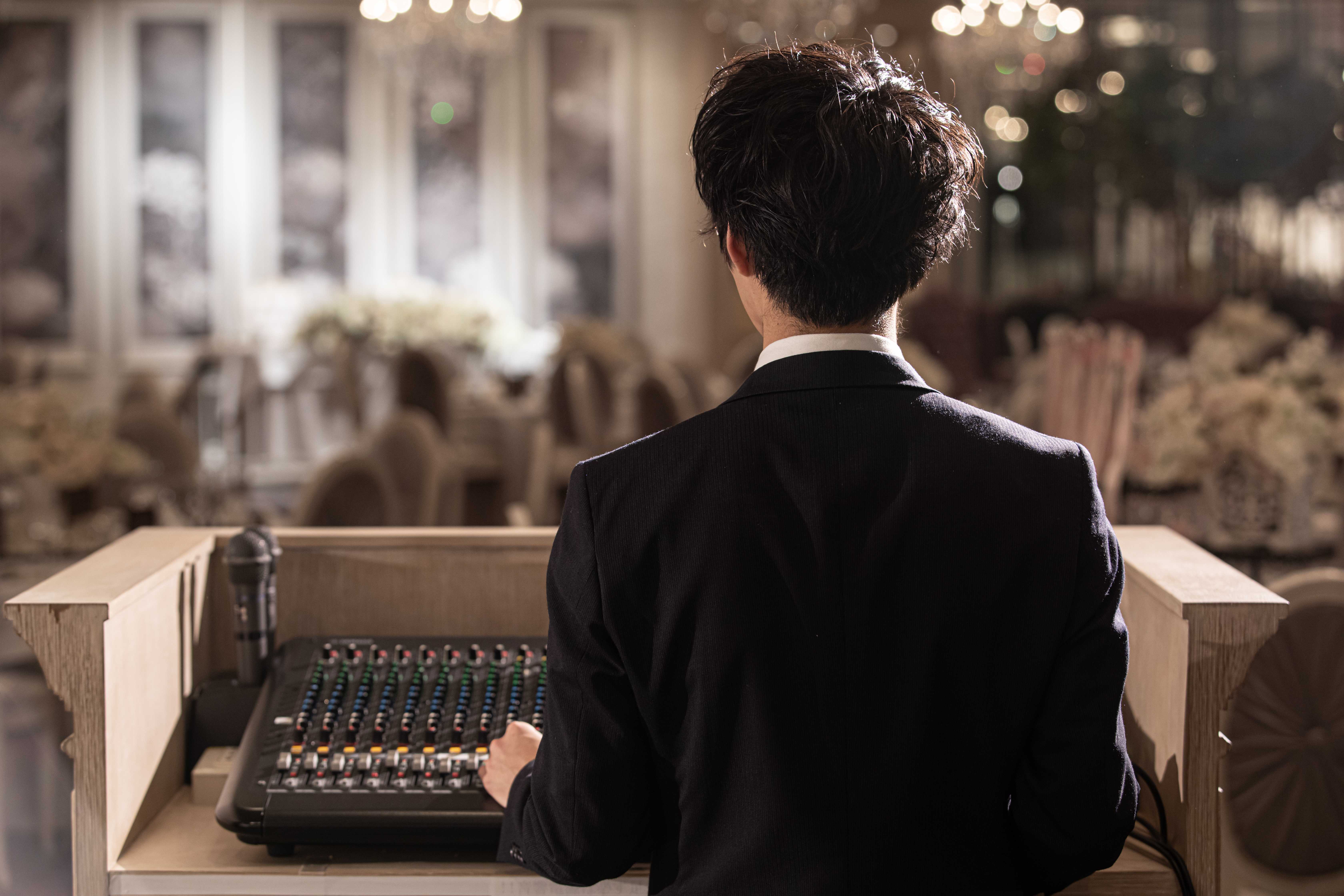 【仕事紹介】結婚式の輝きを演出。ブライダル音響・照明の役割と重要性を伝えたい