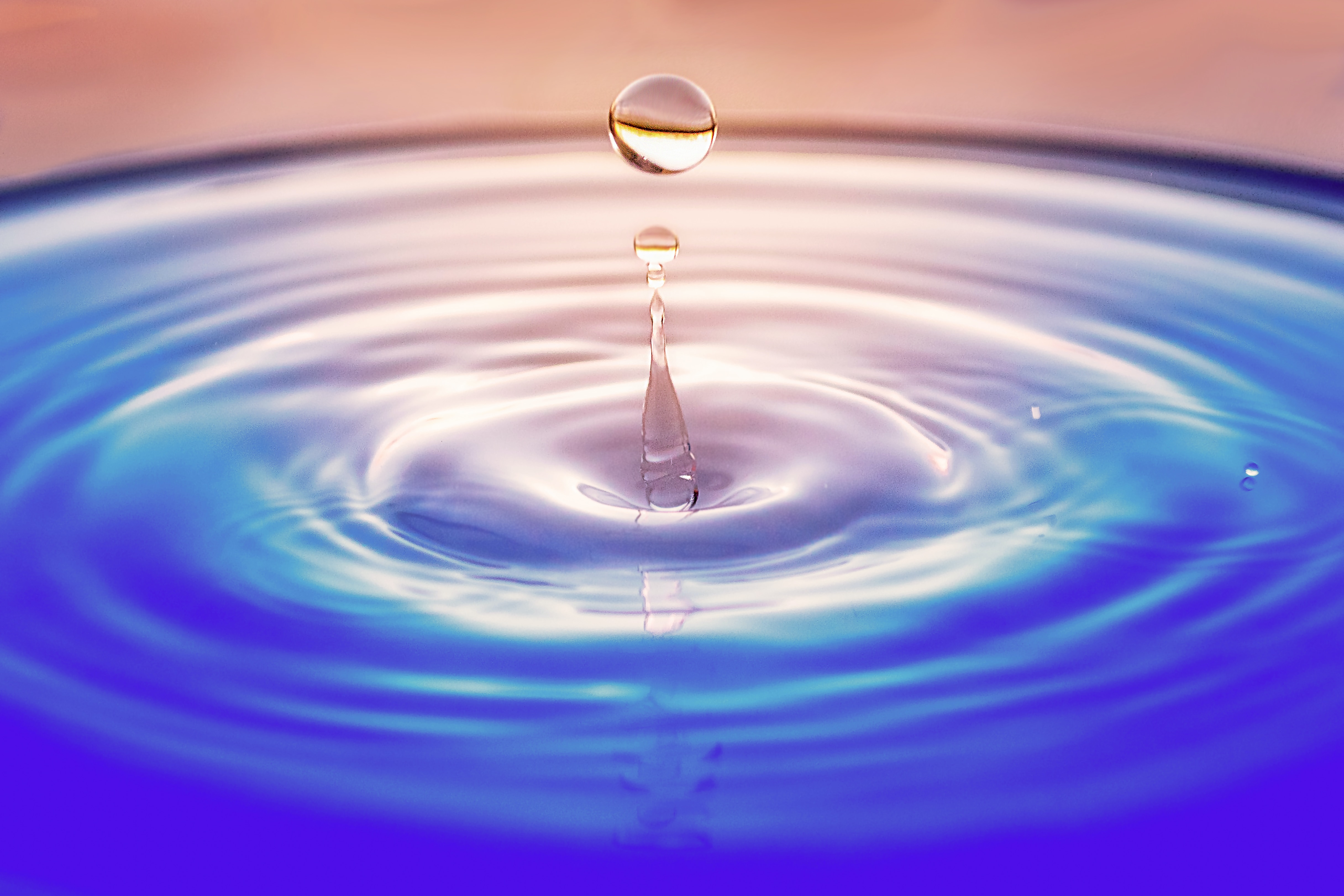 水と油（like oil and water）
