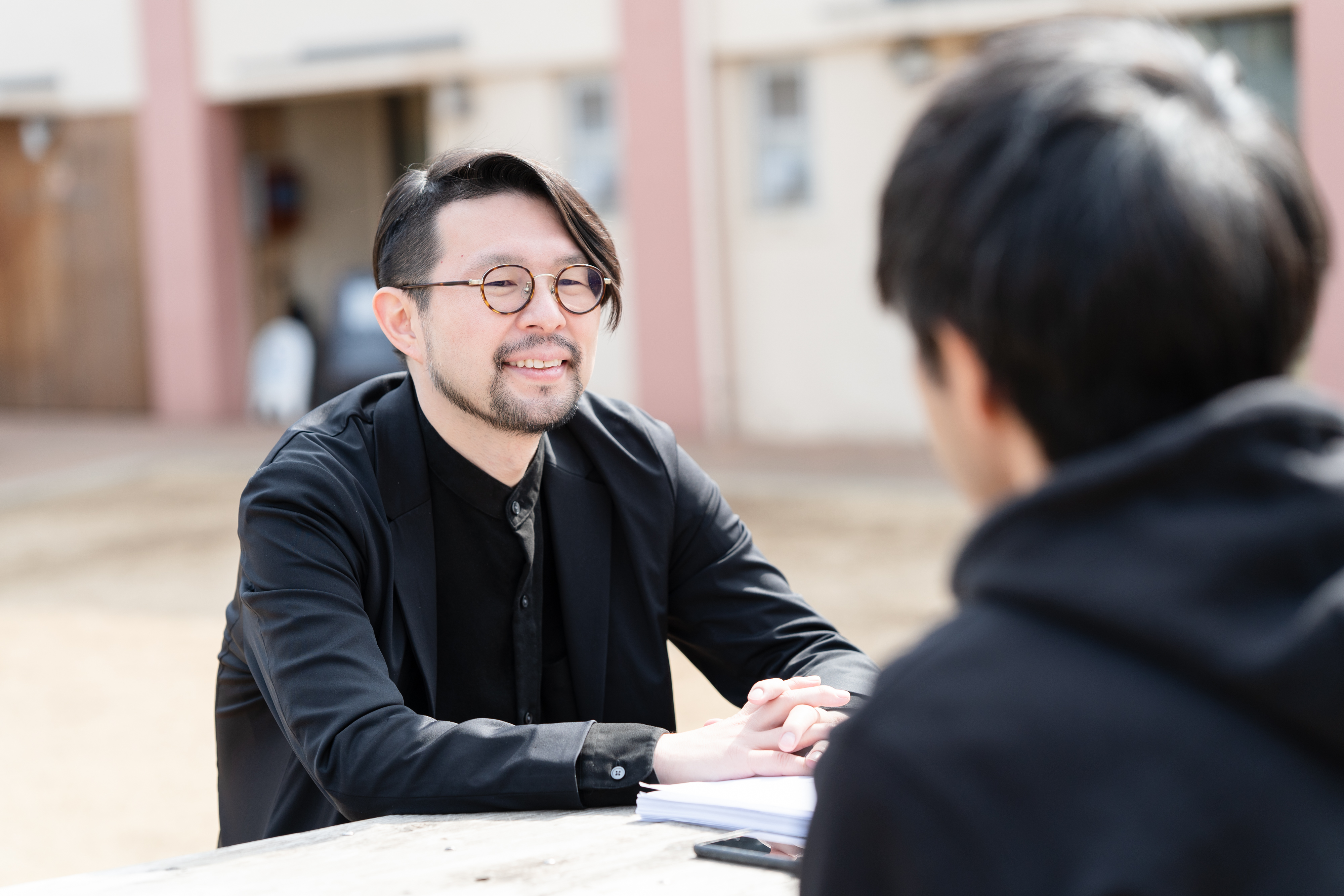 孤独・孤立の時代に、まちを楽しみ、助け合う（後編）【英治出版 高野達成氏 × HITOTOWA 荒昌史】｜出版記念対談