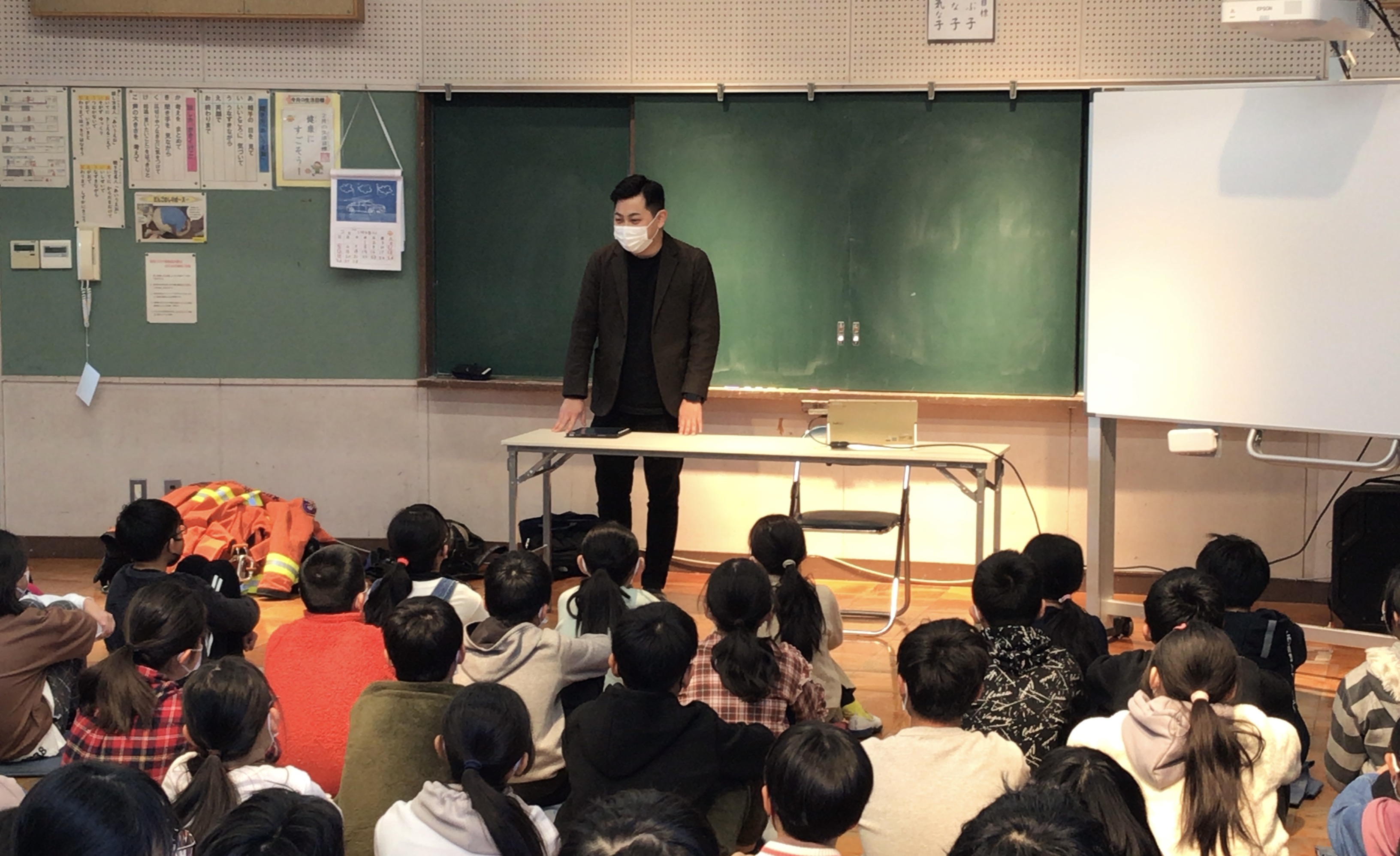 小学校で講演会