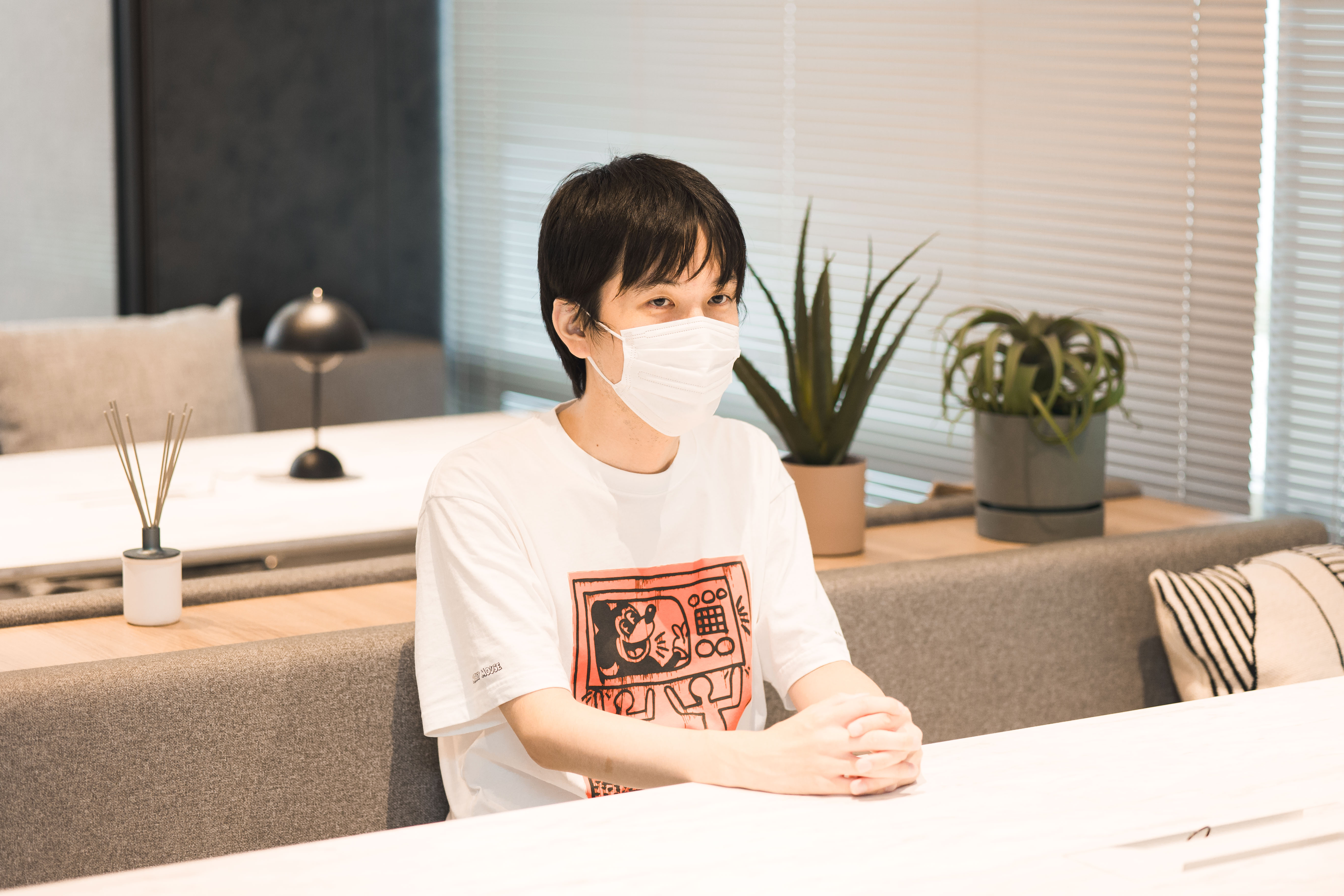 【社員インタビュー Vol.2】フロントエンドエンジニア未経験で入社。1年目で4つの自社サービスの開発に携わるように。