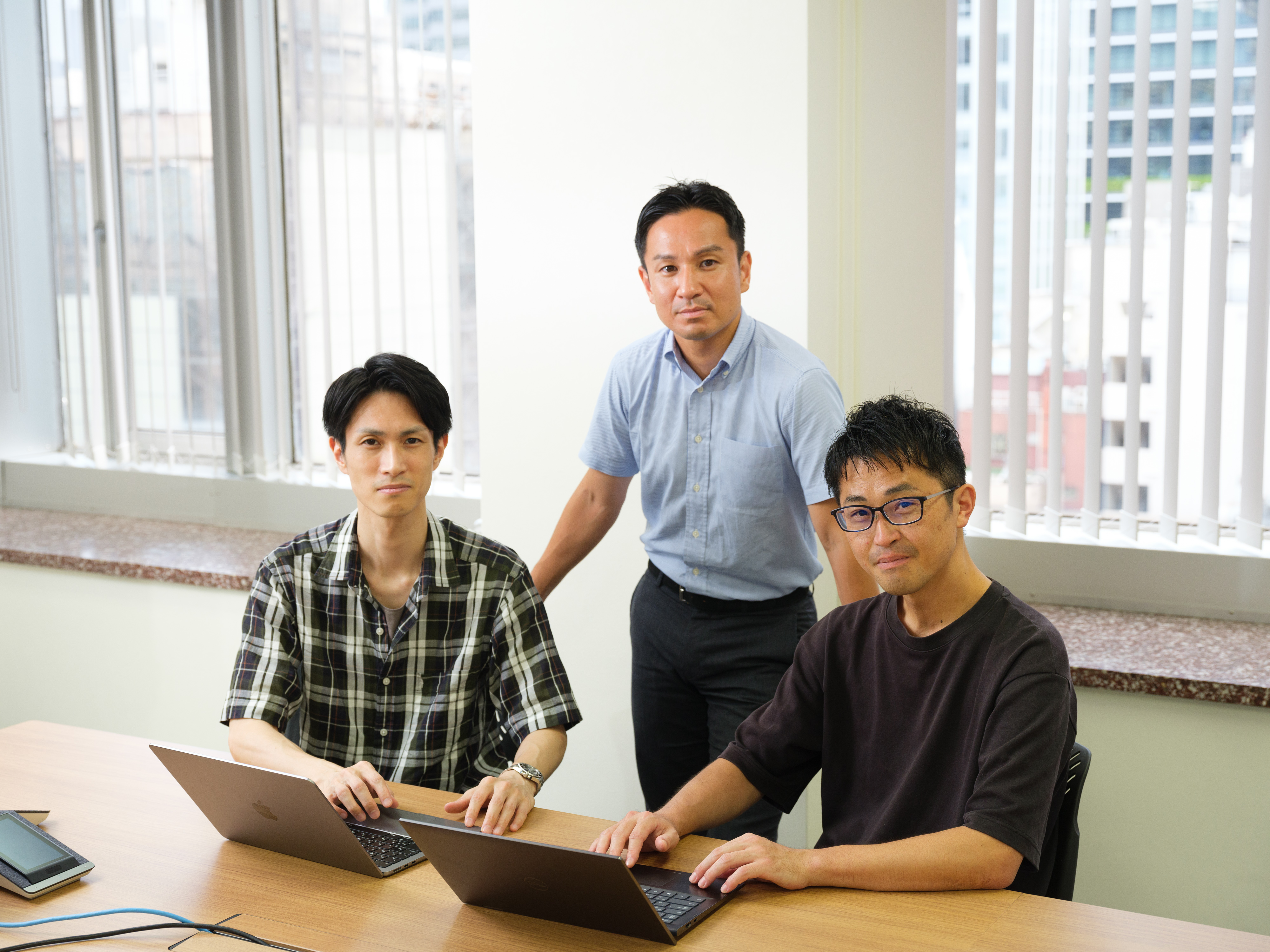 お客様のパートナーとして、企業のシンボルであるコーポレートロゴ・新規ホームページの作成に携わりました！