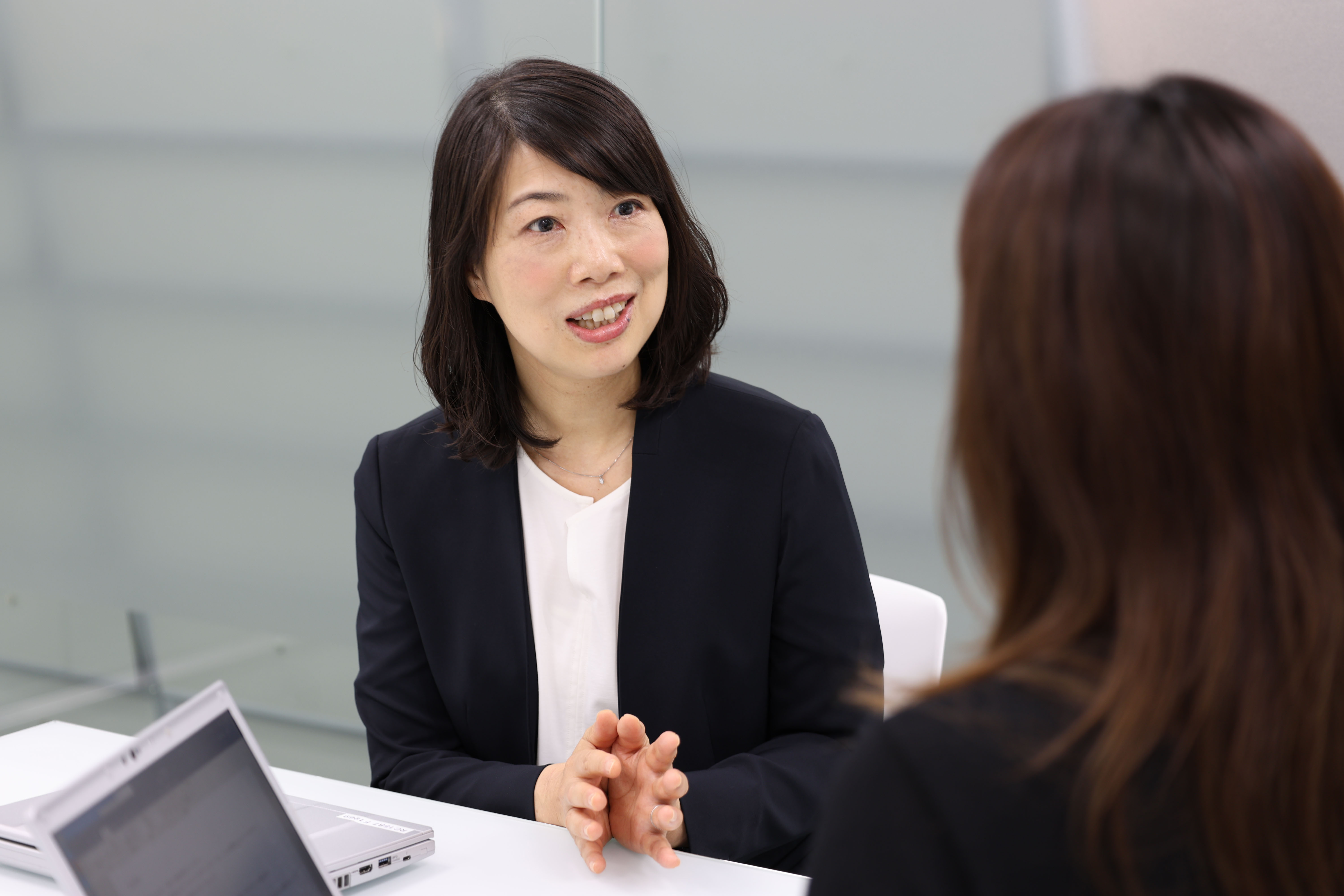 船井総研グループのバックオフィスを支えるアカウントサポート！年間5000社ものクライアントの顧客・売上・請求書管理を支えるマネージャー【社員インタビュー】