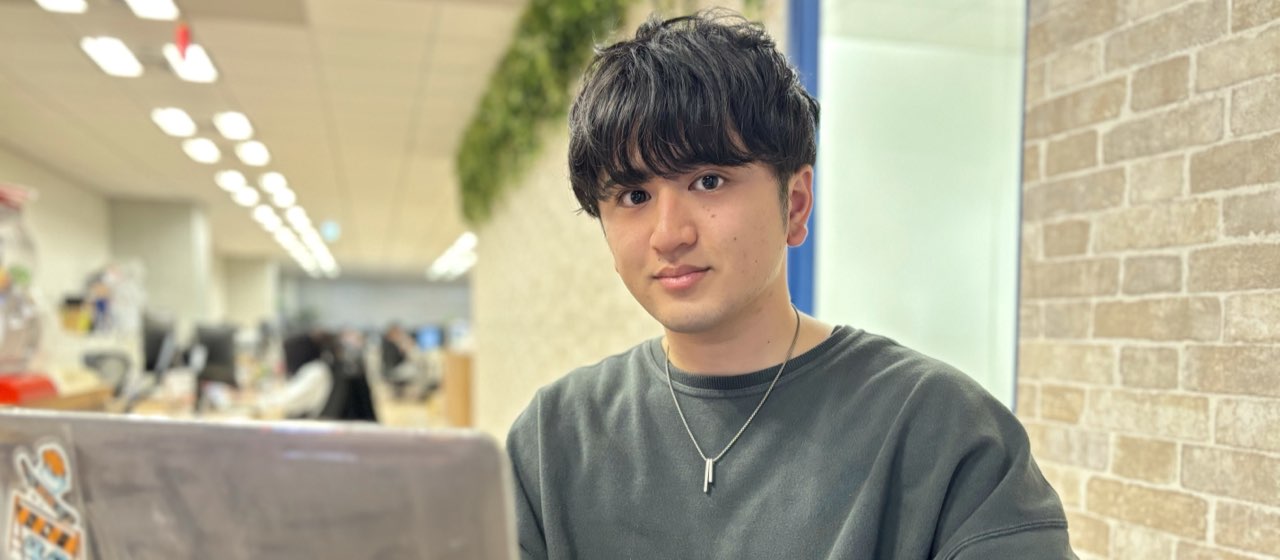 “プログラミングで青春を” 社長の一言に魅了された就職活動。自社プロダクト開発の一端を担う彼のエンジニア道とは【社員インタビュー#11｜24卒】