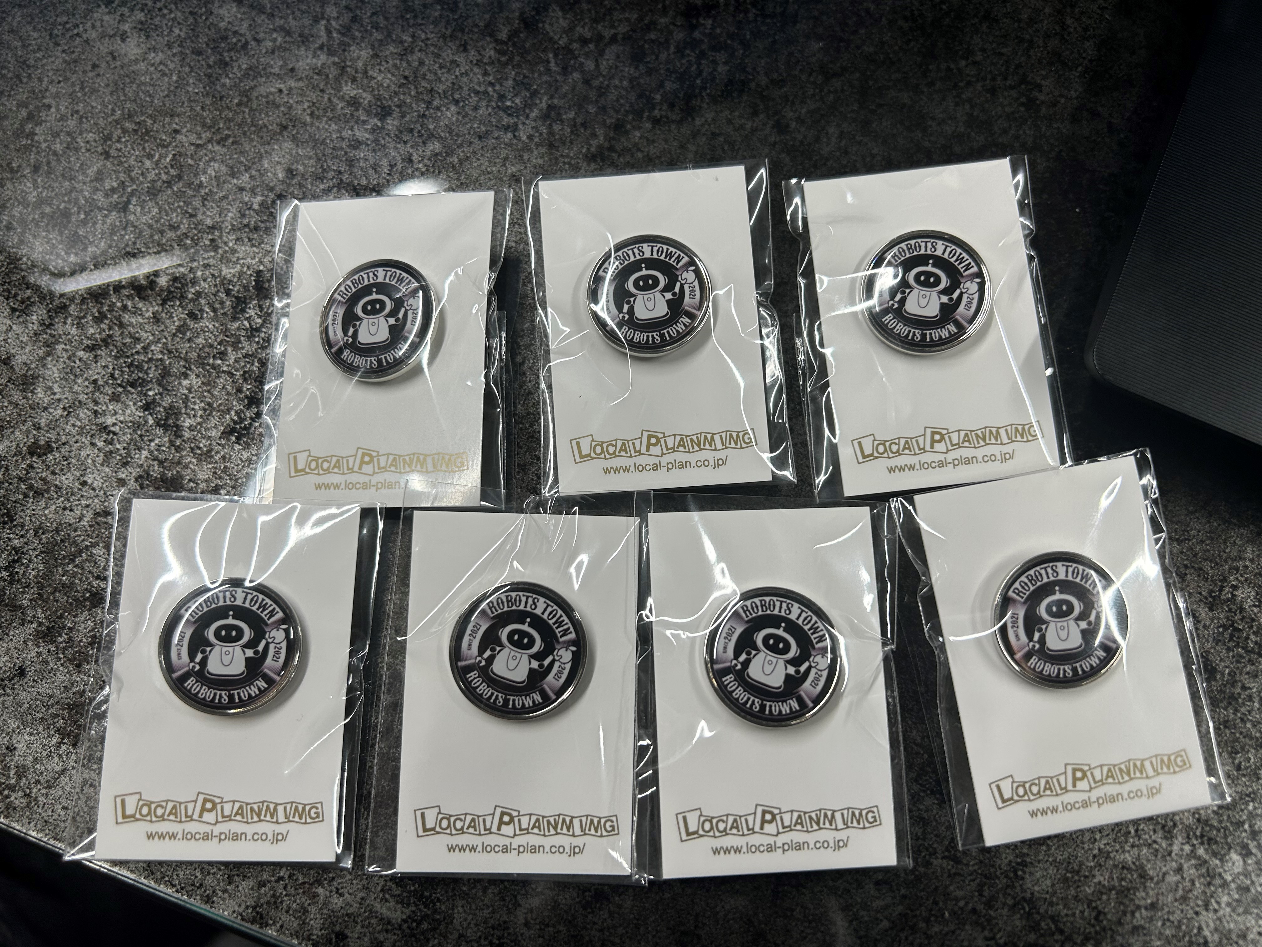 RobotsTown株式会社の社章が届きました！！