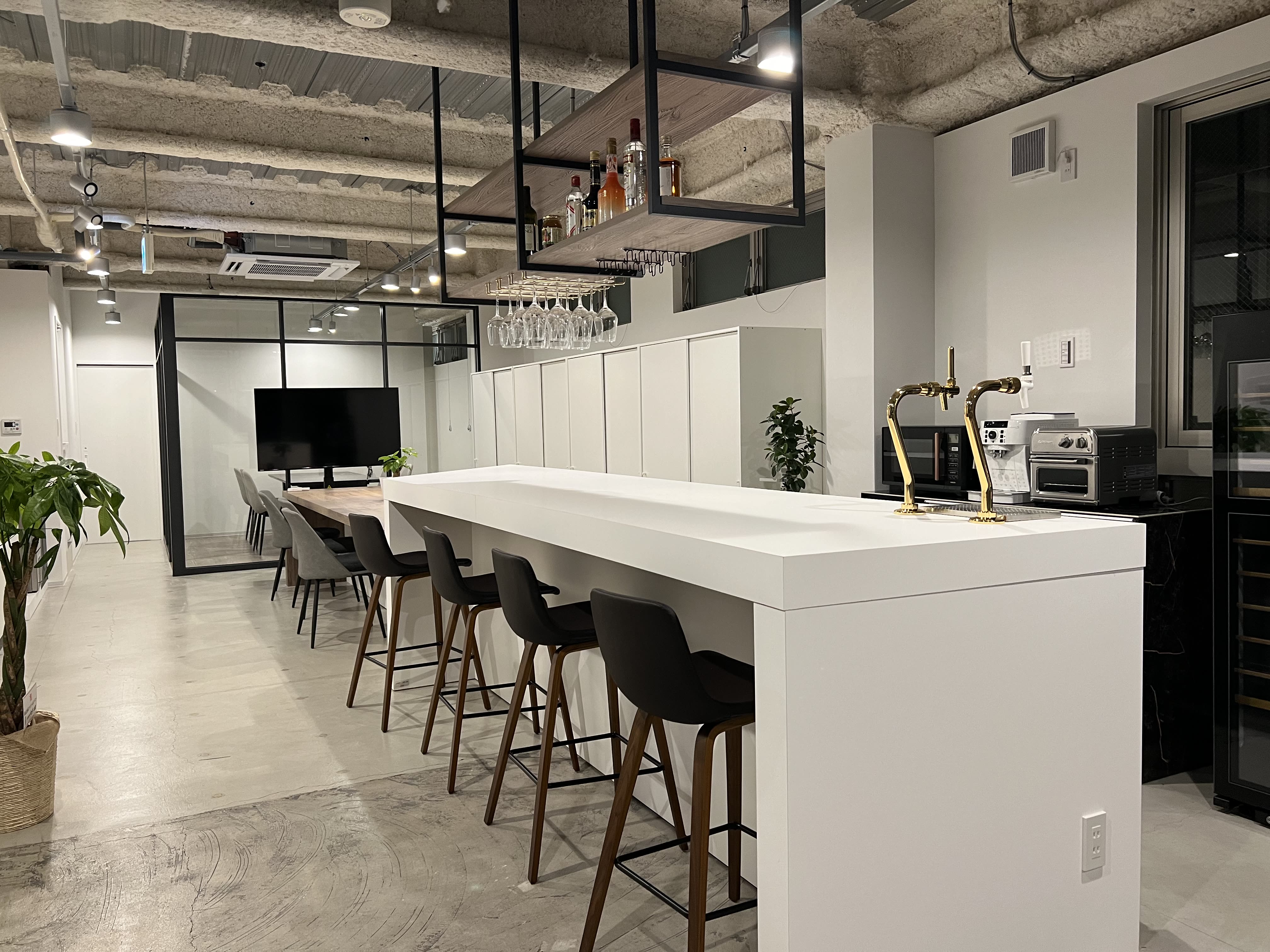 従業員に内緒で「従業員専用ラウンジ」を作った理由