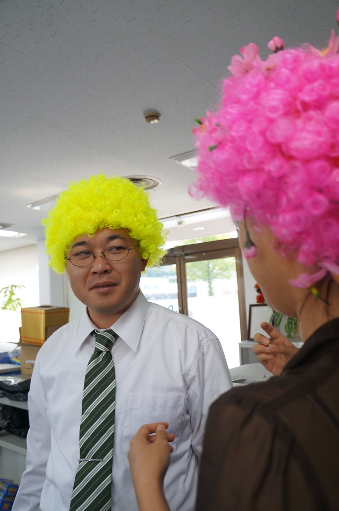 アフロをかぶる