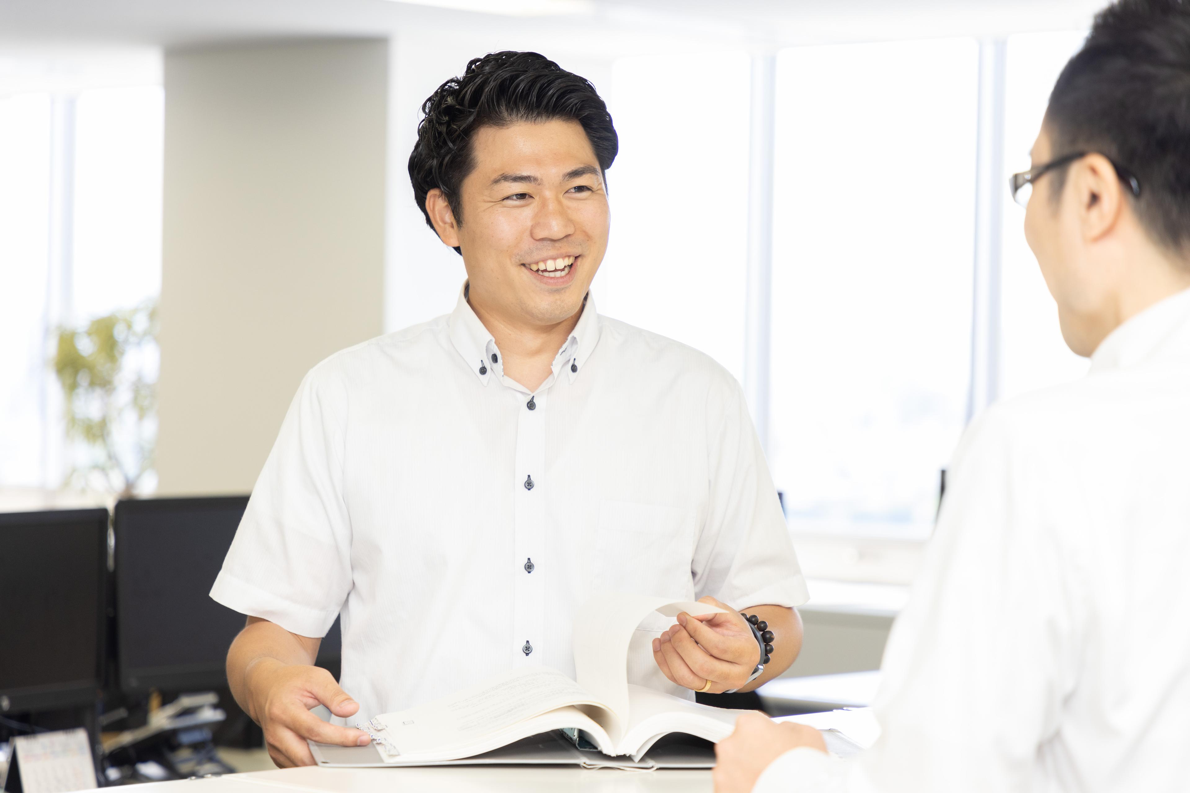 【社員インタビュー.4】好きな場所で、未経験からメーカー役職者に。チーム全員で目標を達成しにいく組織ではたらく。