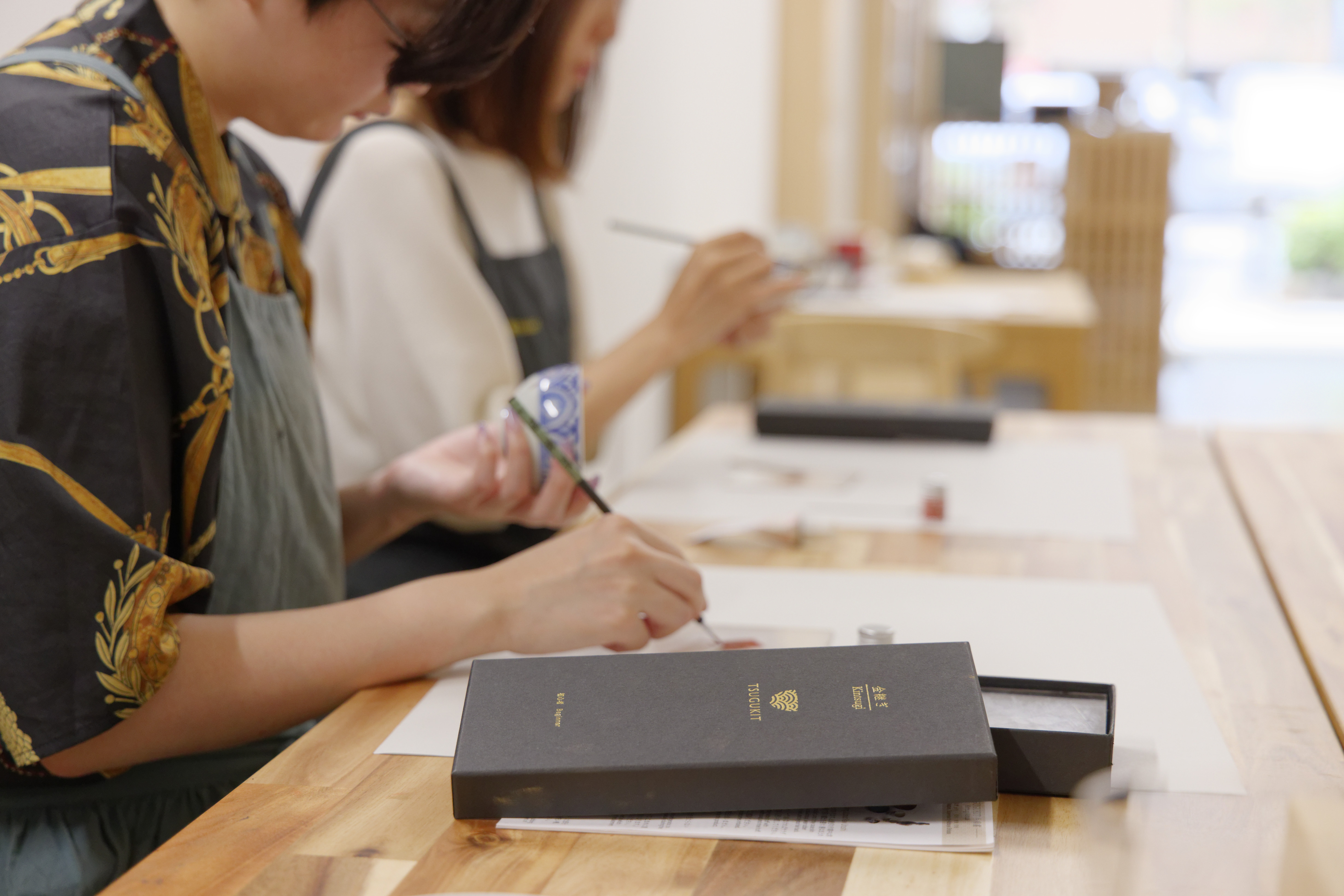 漆芸経験者・中途入社したBさんが金継ぎ職人になるまで