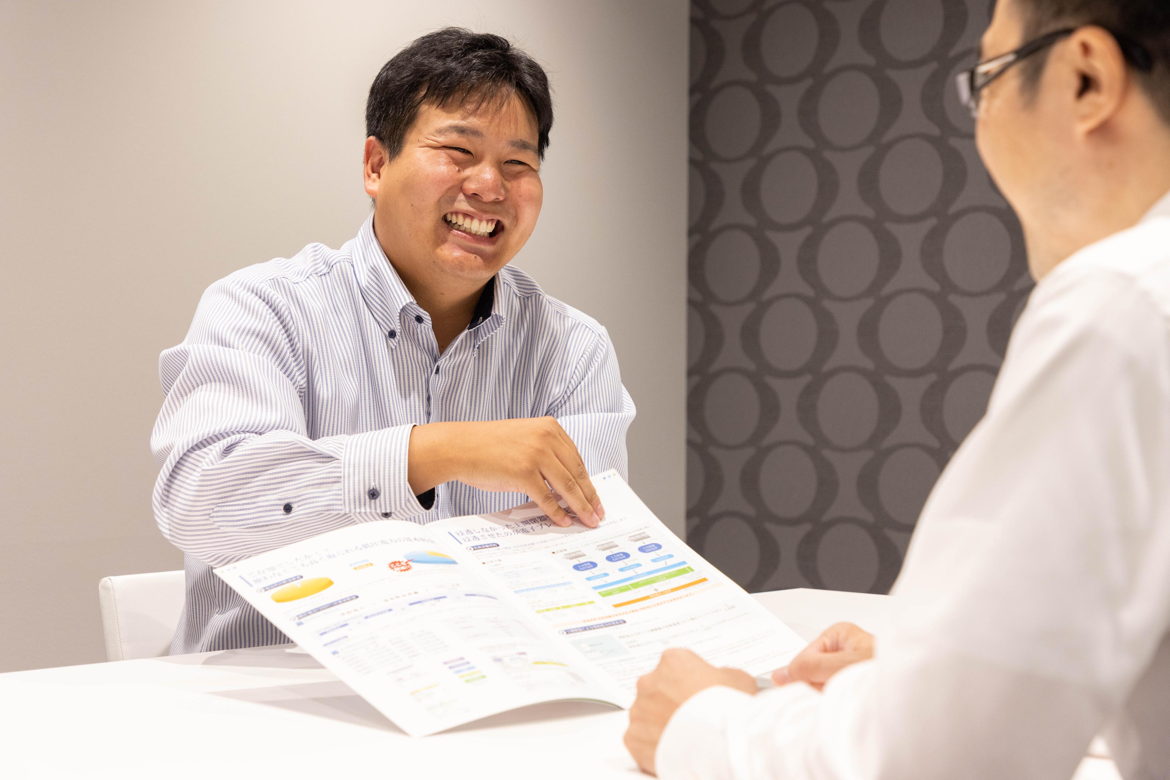 【社員インタビュー.5】20代で年収1,000万円をめざす。大手企業の営業から、転職を決断したストーリーに密着！