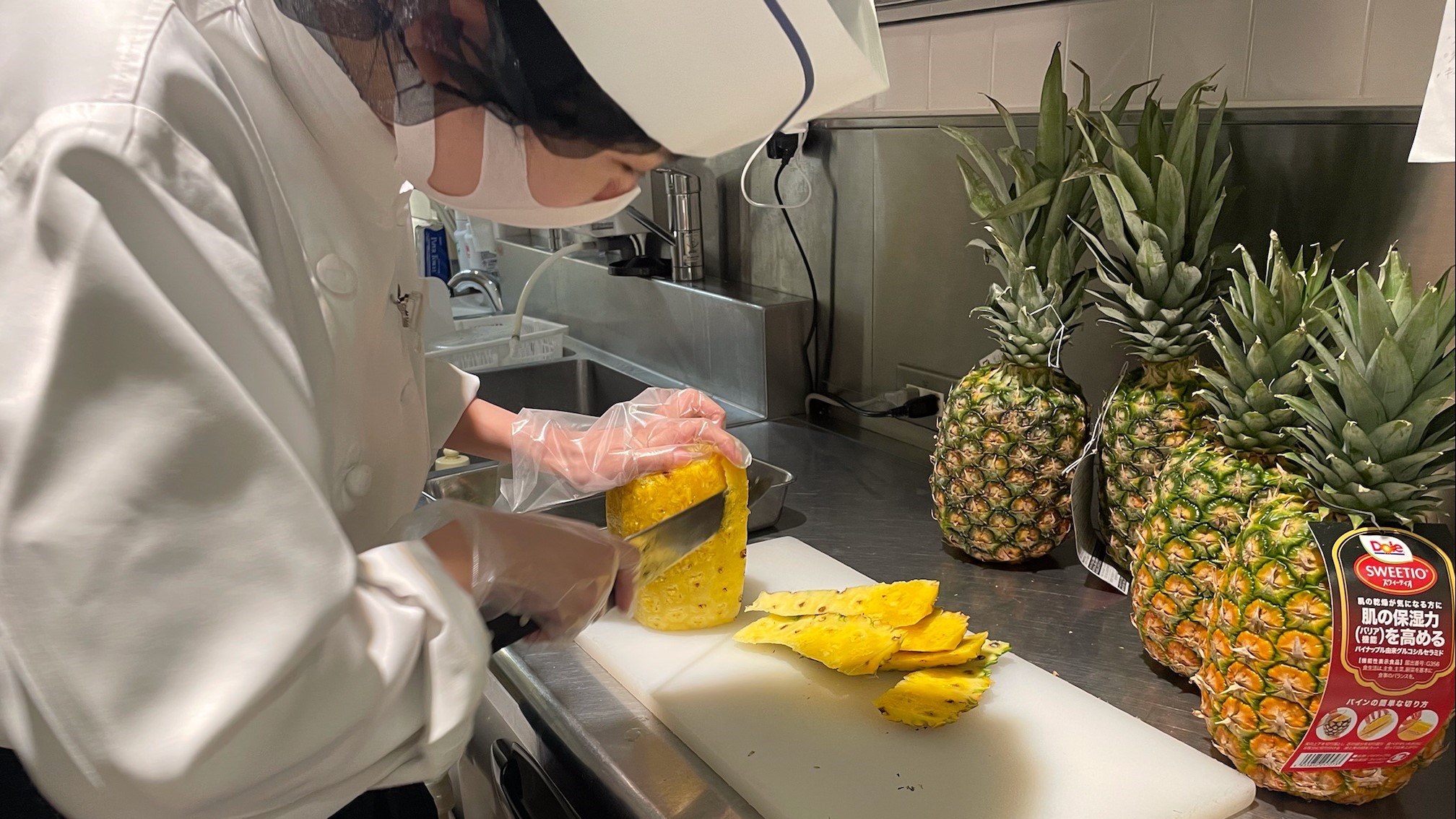 【社員インタビュー vol.2】食事業の接客販売からサポートまで！幅広く活躍する社員を紹介