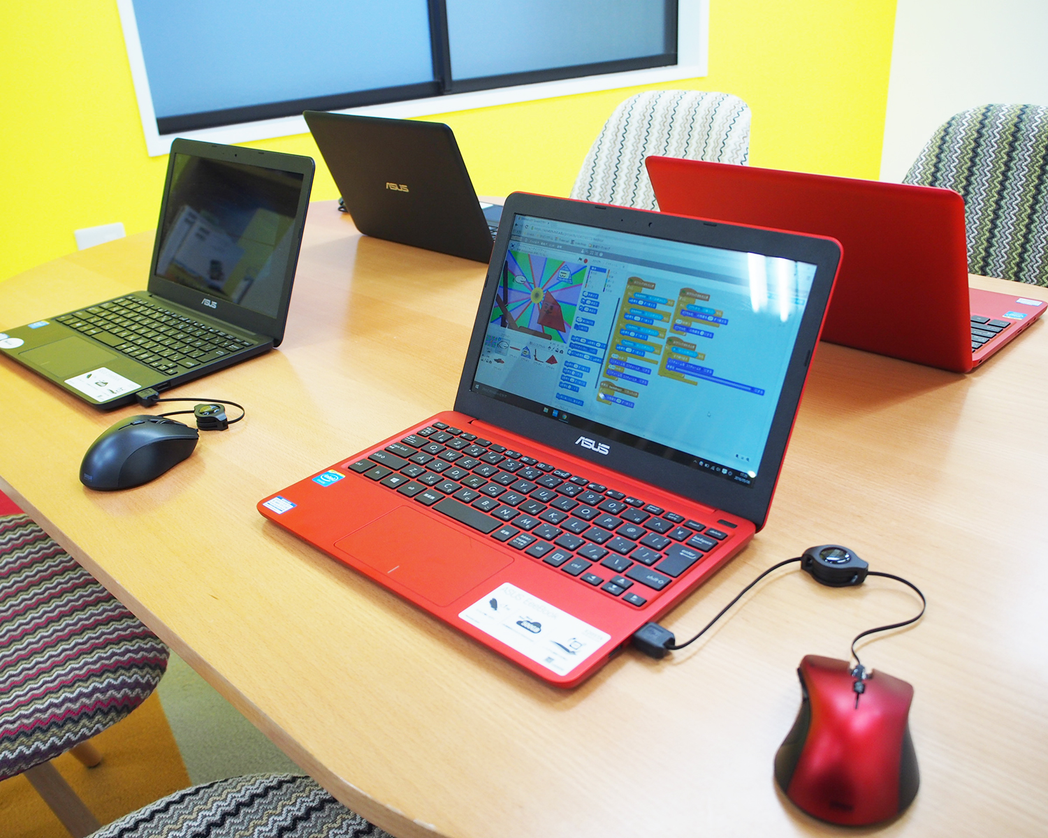 なぜ私たちがプログラミングやロボット制御などITやものづくりを教育に活用するのか