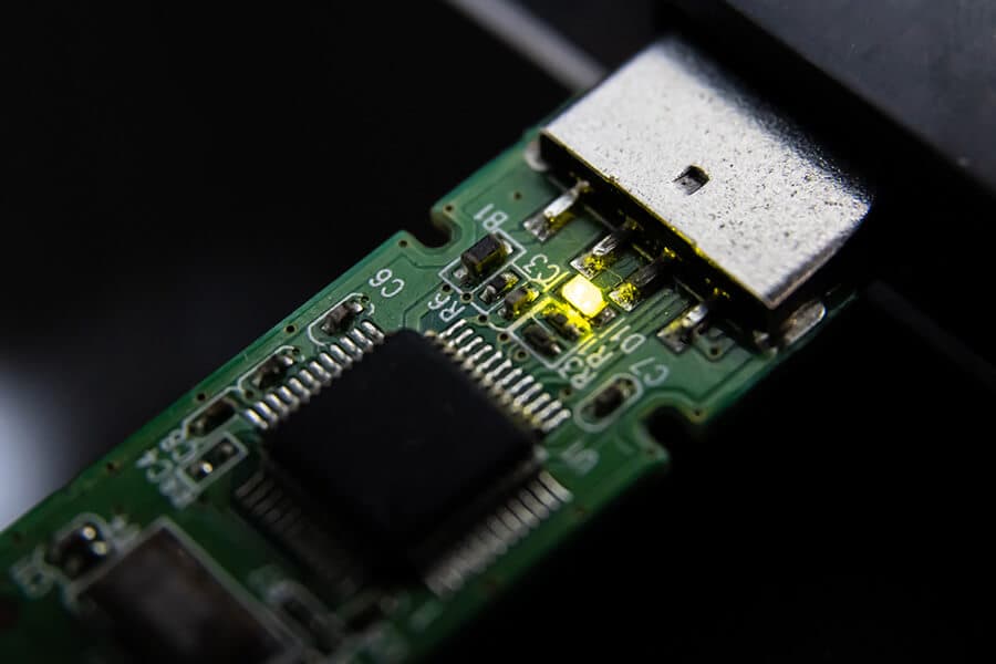 連載「フラッシュストレージの性能を左右するコントローラとソフトウェア - 第２回 - ストレージのコントローラがNANDフラッシュの弱点を補う」公開！