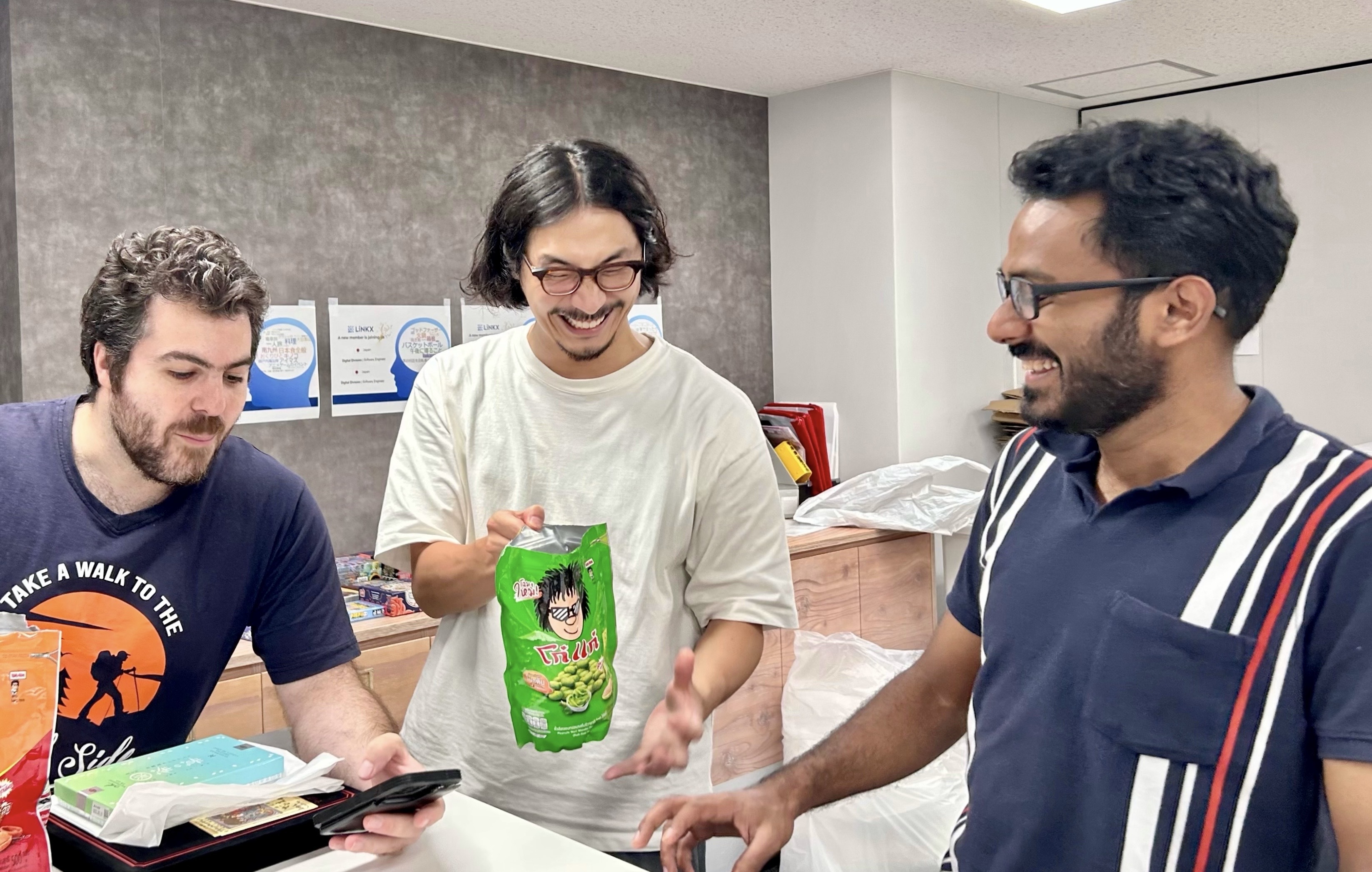 【社員紹介】Cultivating Collaboration and Innovation: A Glimpse into Life at LiNKX