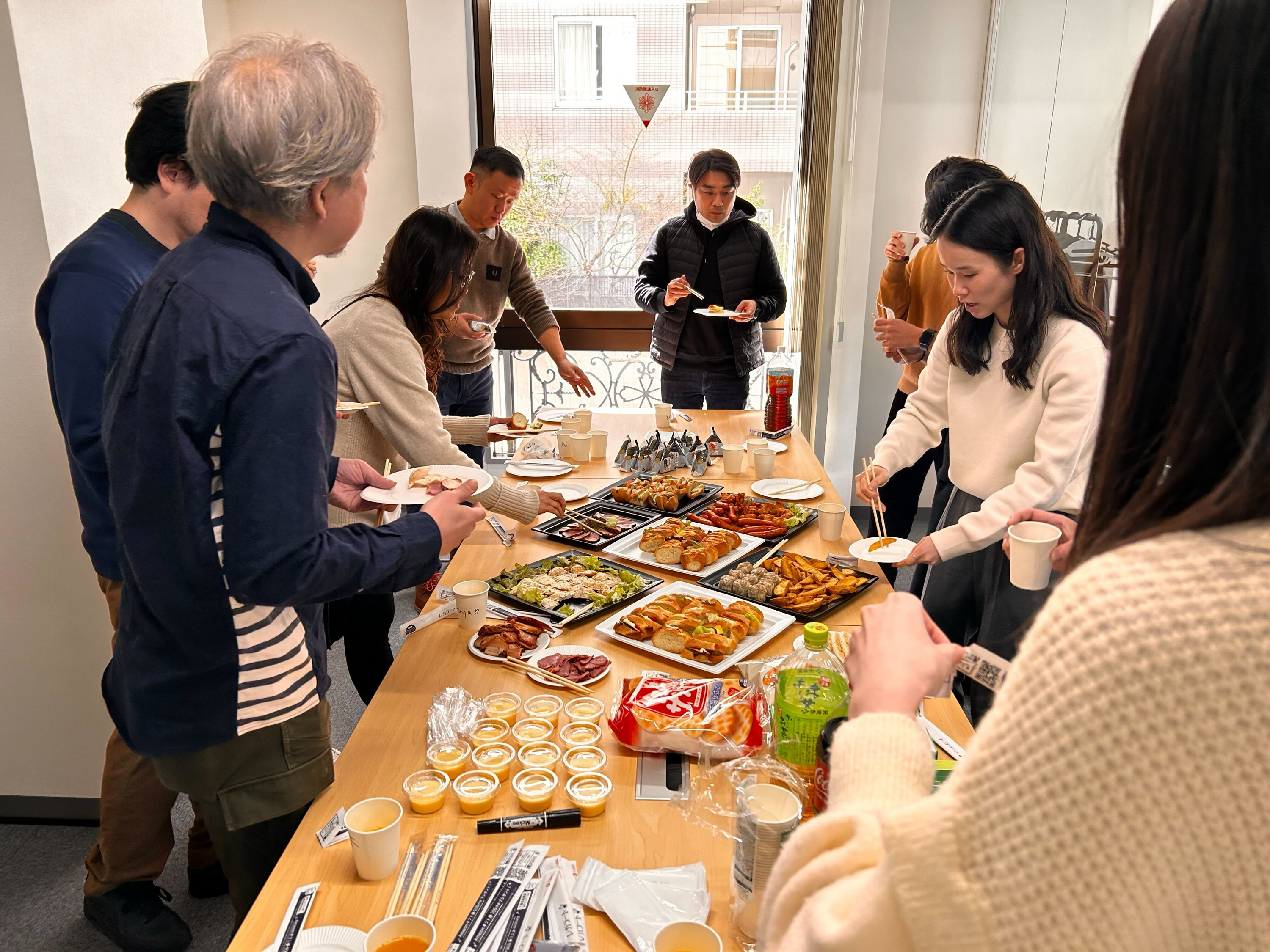 新オフィス初のCompany Lunch！