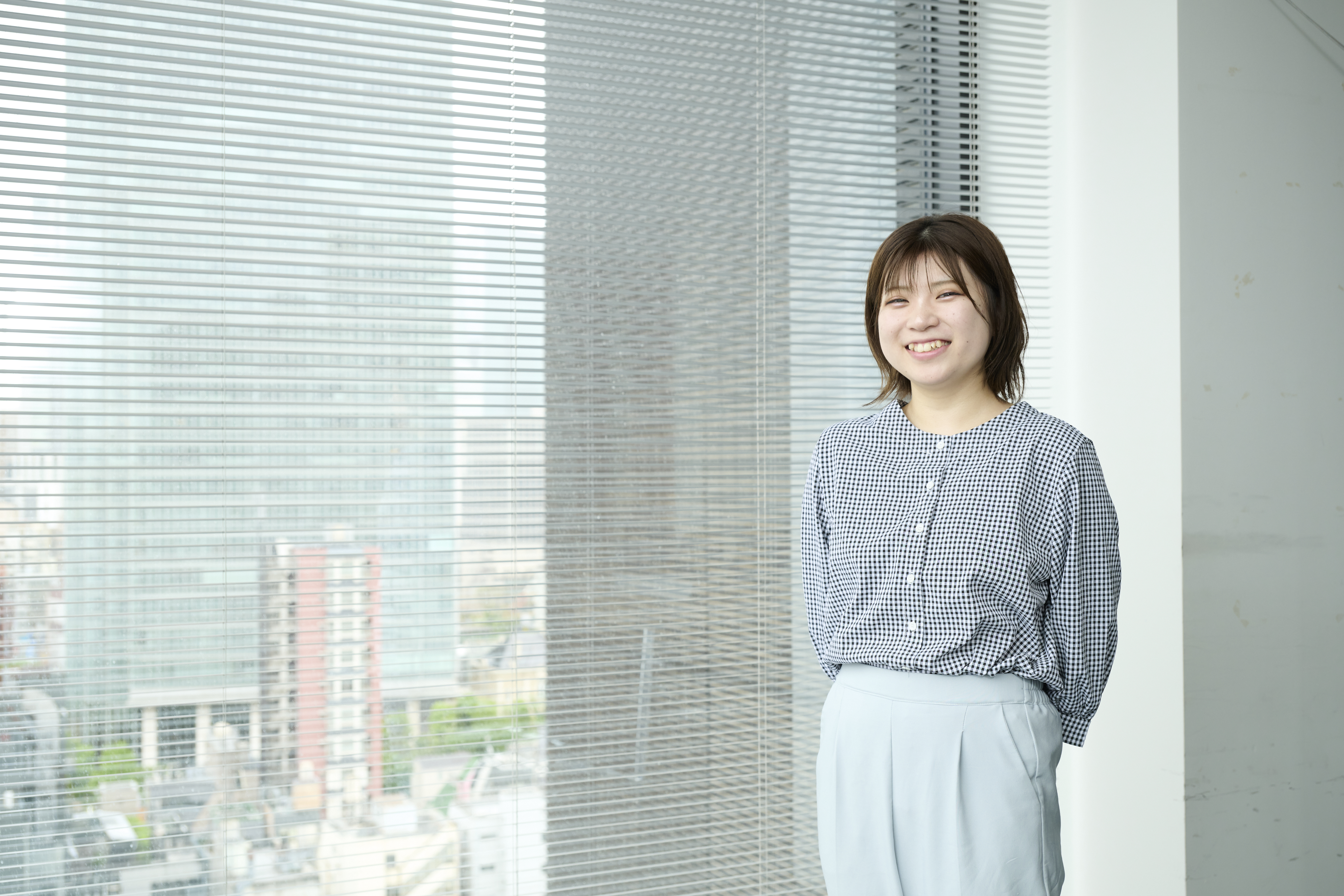人間関係で苦しんだ過去も。今はデザイナーとして占いコンテンツで幸せを届けていく立場へ。メディア工房の環境と人柄にも迫る。
