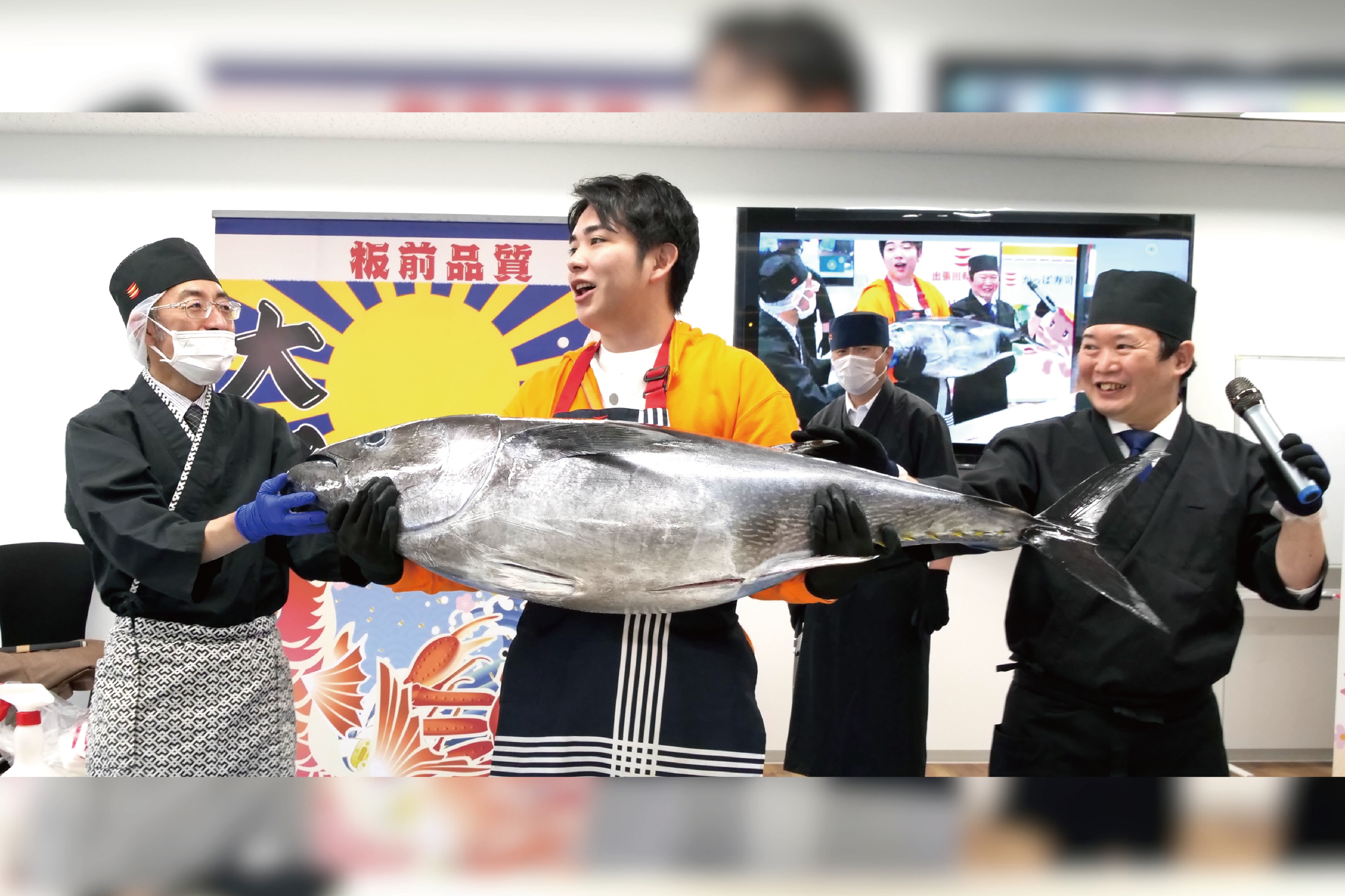 オフィス移転を祝して、マグロ1本『さばいていくっ！』