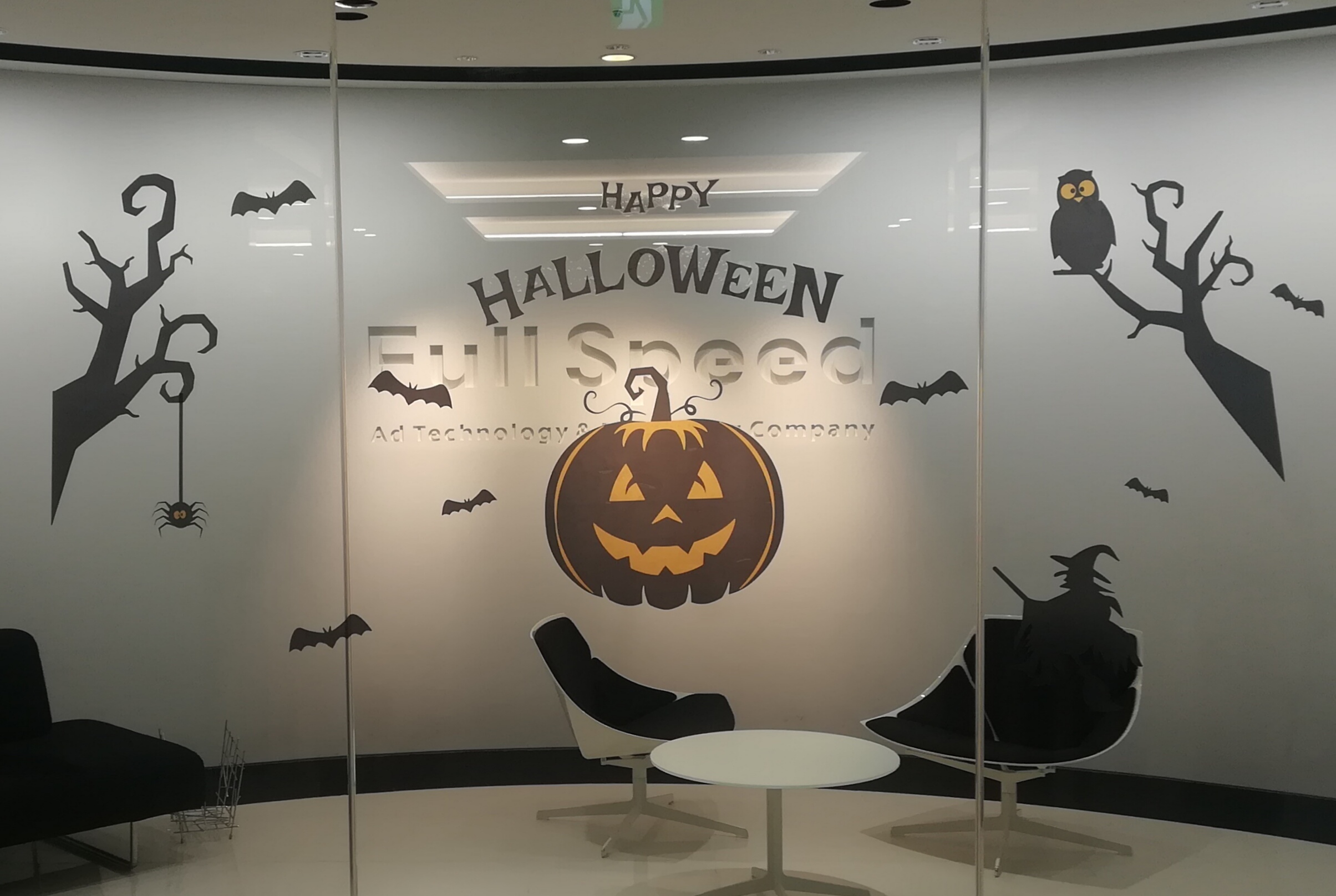 エントランスがハロウィン仕様になりました♪