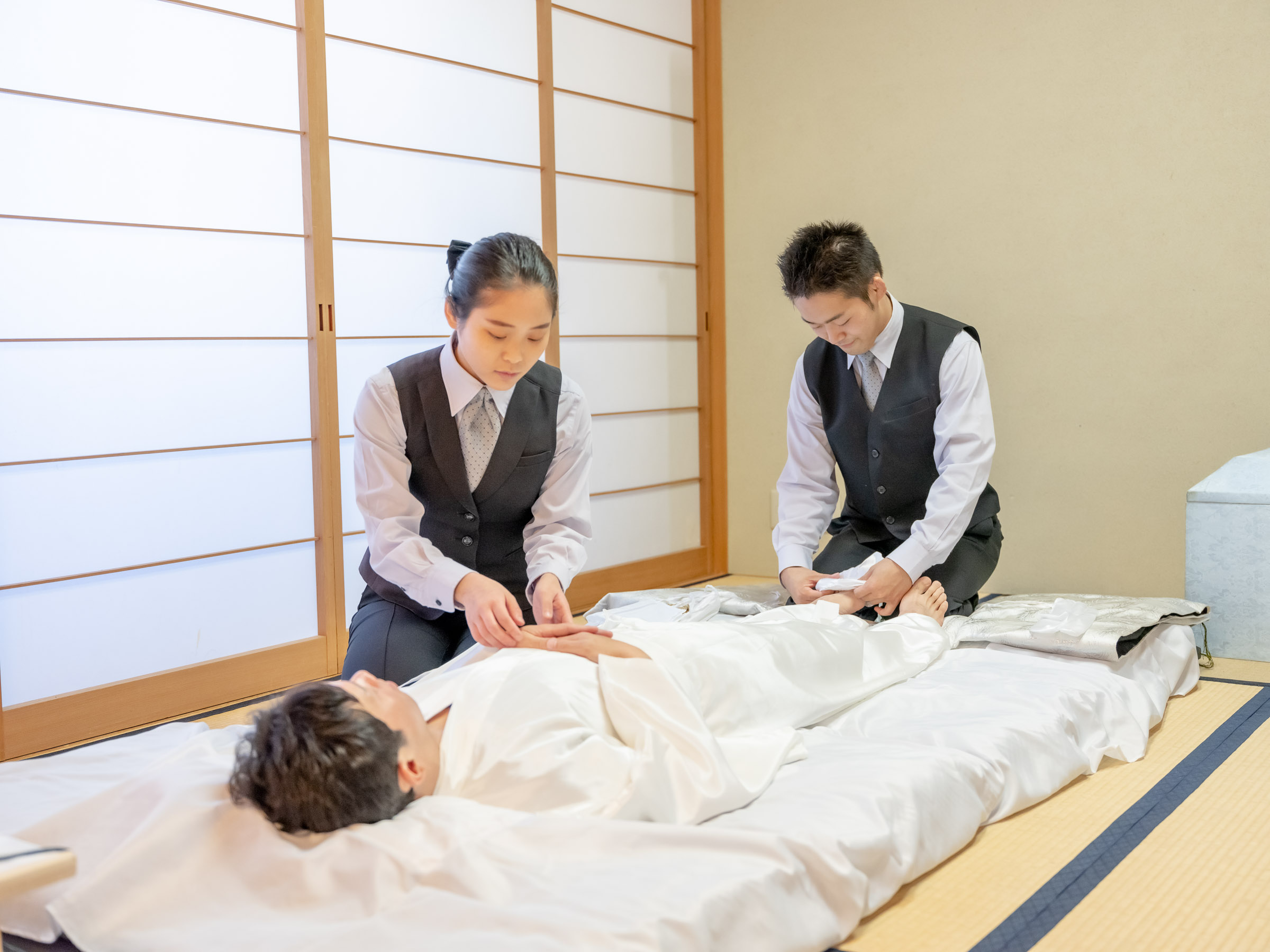 故人を生前の姿で見送るために：湯灌師の役割とその重要性