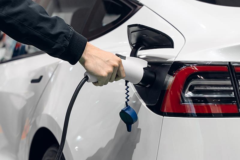 EVとは？EV充電器とは？わかりやすく解説します