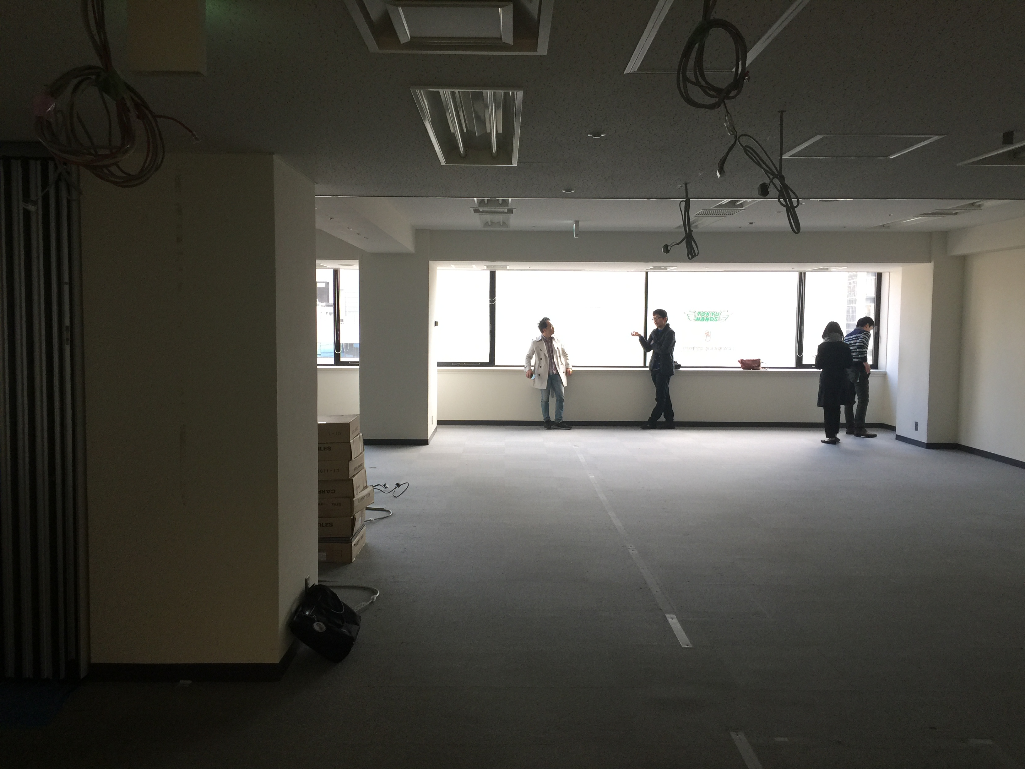 こちら有楽町駅前、オフィス移転現場より