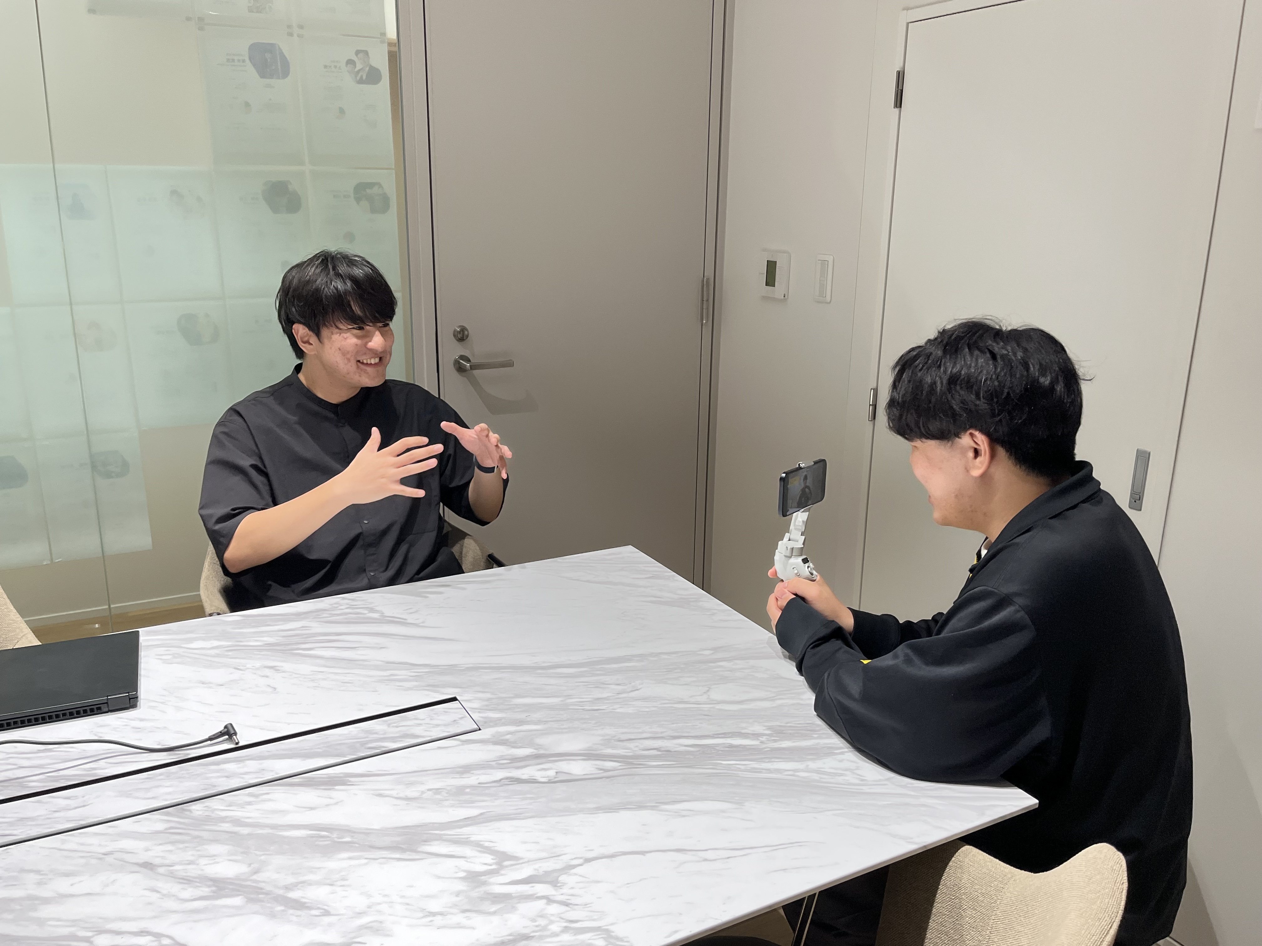 インターン生になって2ヶ月で採用YouTubeプロジェクトリーダーに！採用YouTube業務についてインタビューしてみた！