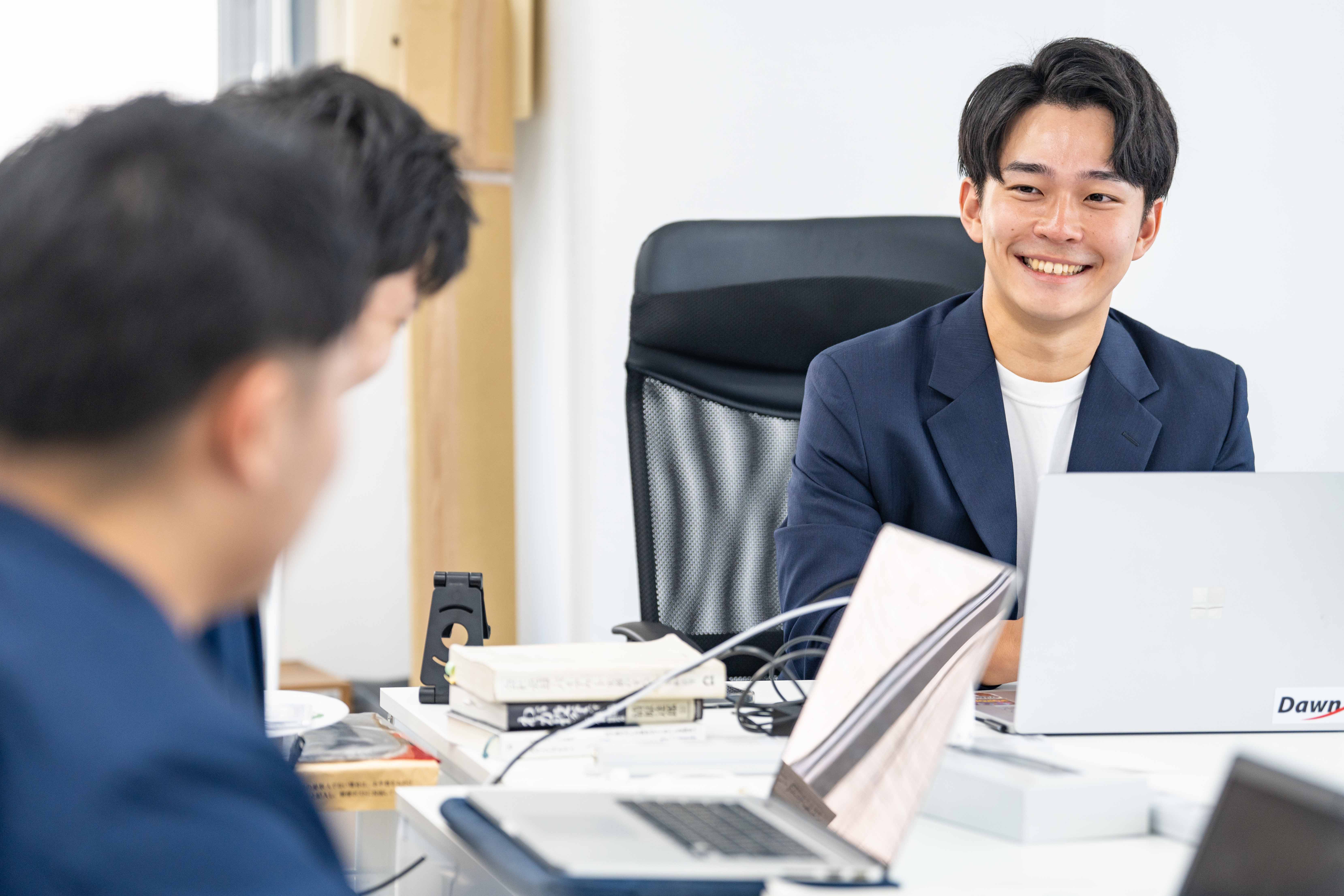 社員パフォーマンスを最大限にする環境を。　　　　　ドーン・クロスの職場環境と福利厚生を大公開！