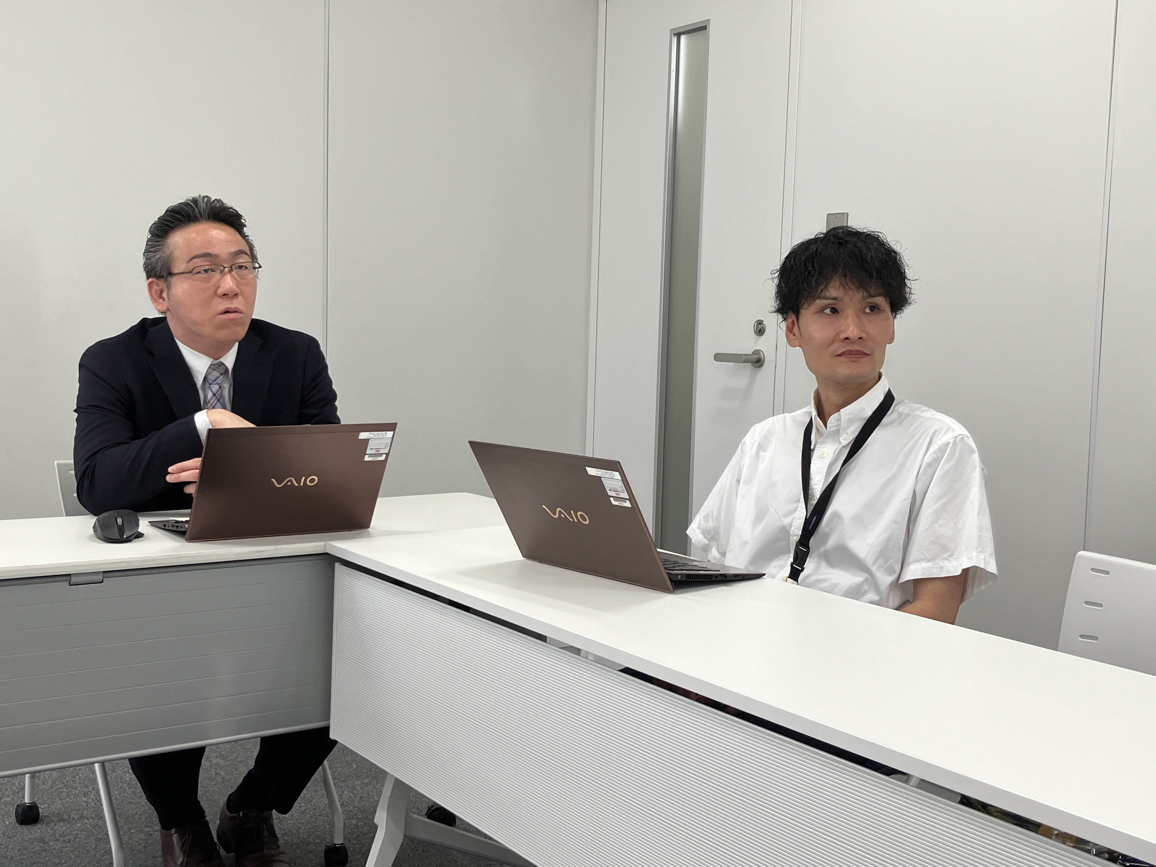 【CROSS TALK】快適な空間のため欠かせない仕事、建築推進部の二人が大切にしていること。