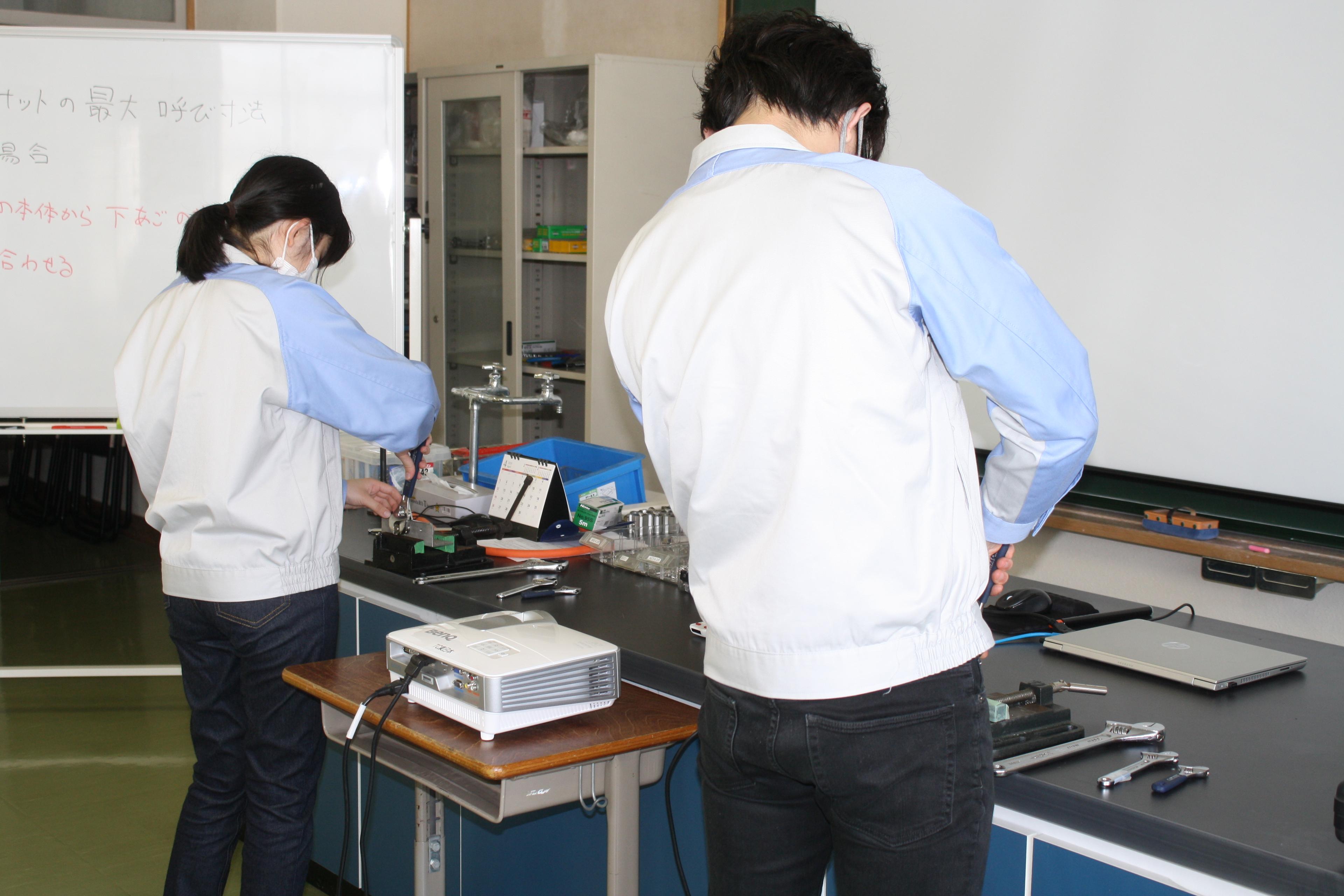 【若手社員インタビュー】文系出身・知識ゼロで入社したエンジニア社員の本音を紹介します。| 日総工産株式会社