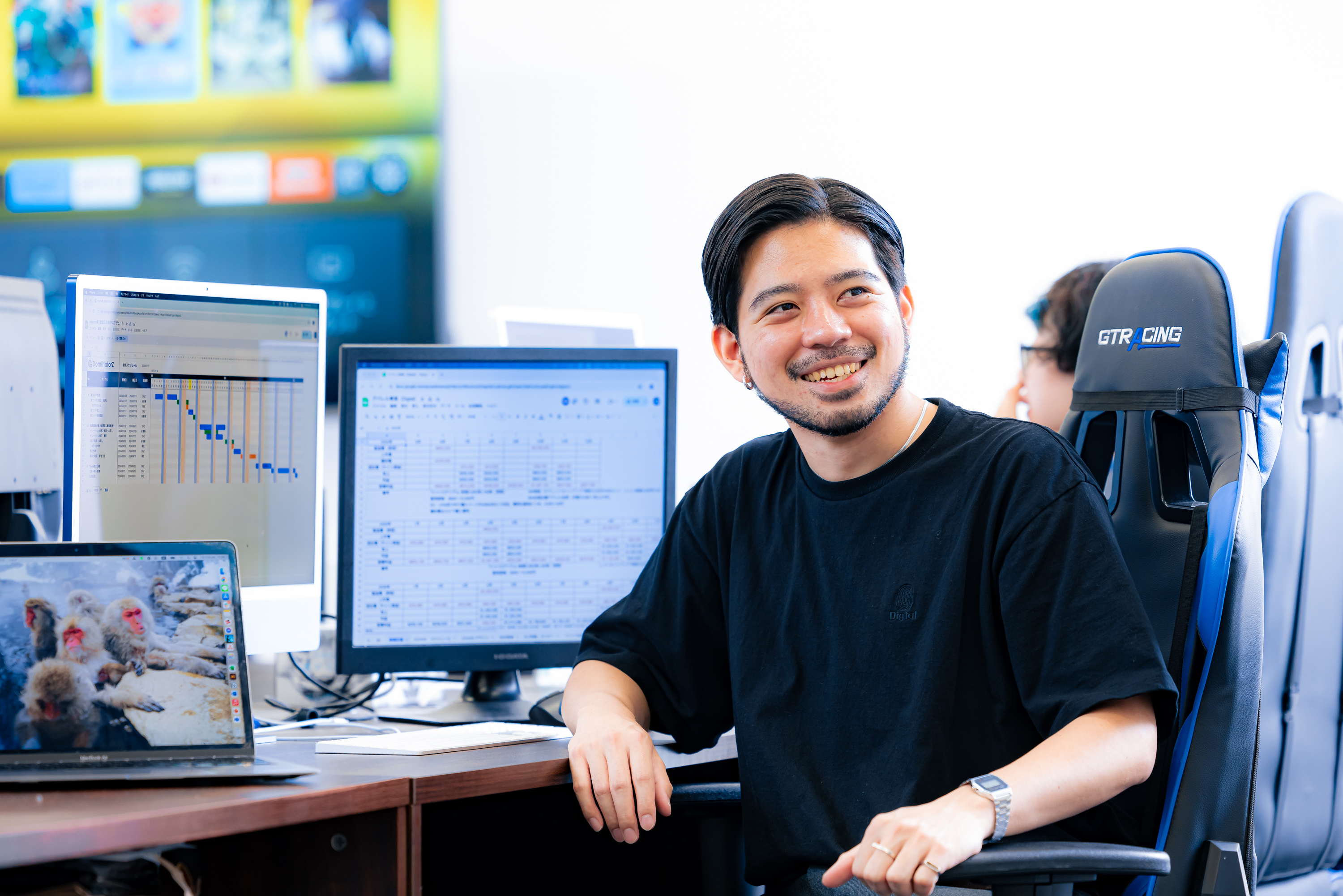 アパレル業界からデザイナーに転身！異色の経歴がもたらす可能性