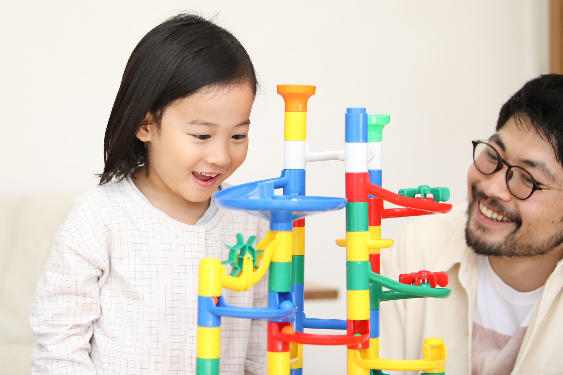 トラーナ、男性社員の育児時間は日本人男性平均の約5.3倍、平日育児参加率100％ を公表