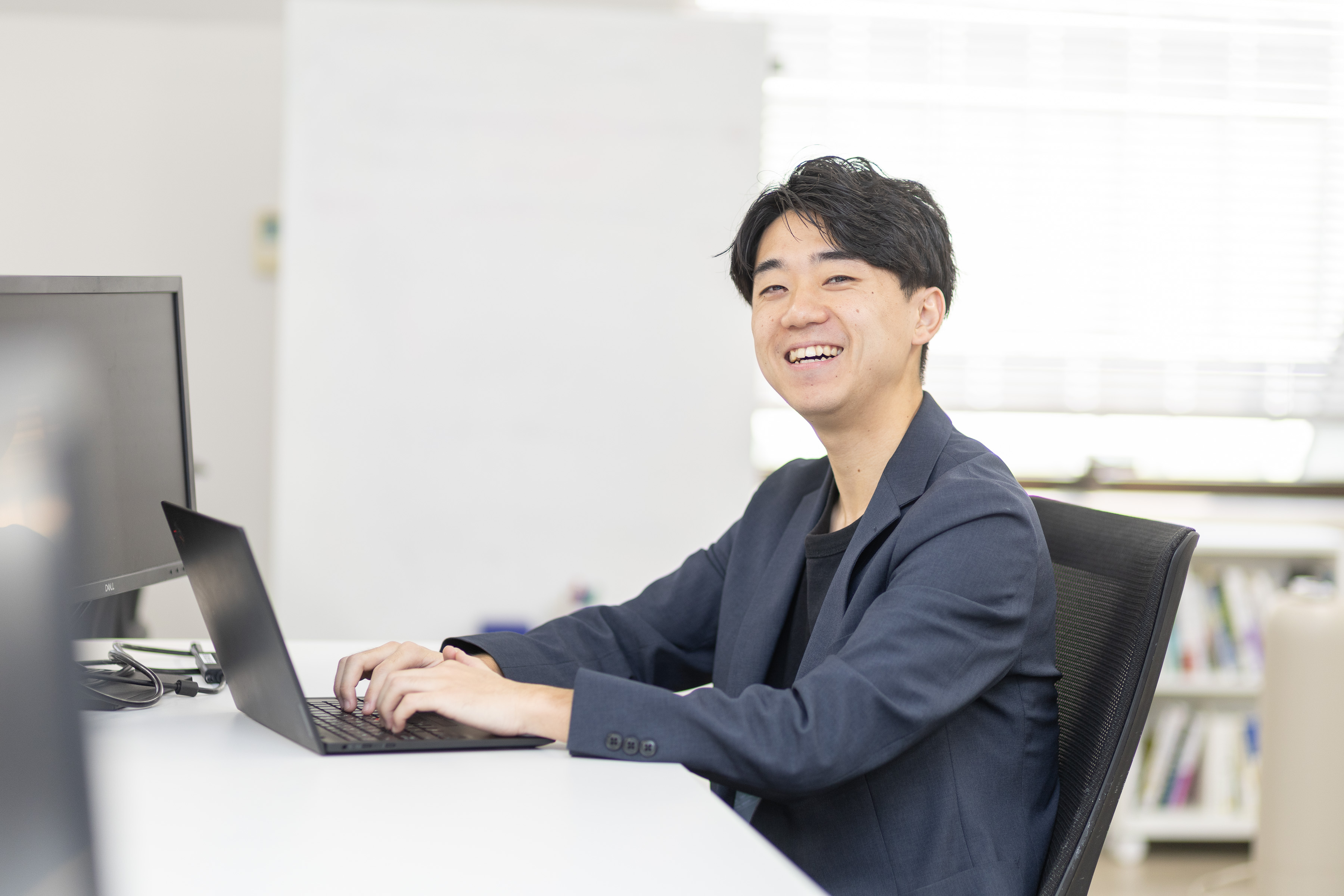 【22卒 T.Sさん(営業職) 】 新卒から大きな裁量権を持てる環境が、ダイアログには在る。【新卒3年目でチームリーダー 兼 シニアセールスマネージャーとして活躍中】