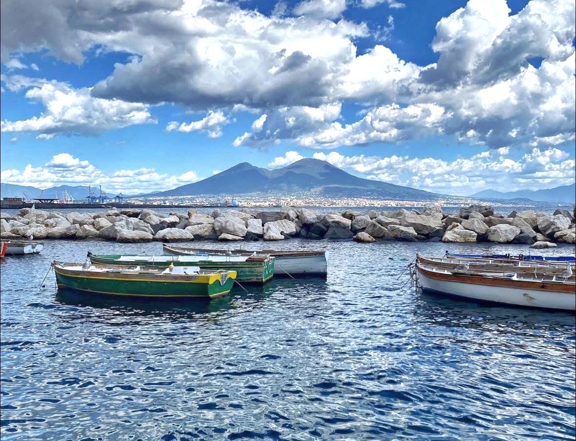 ナポリの魅力を120%お届けするガイドです！