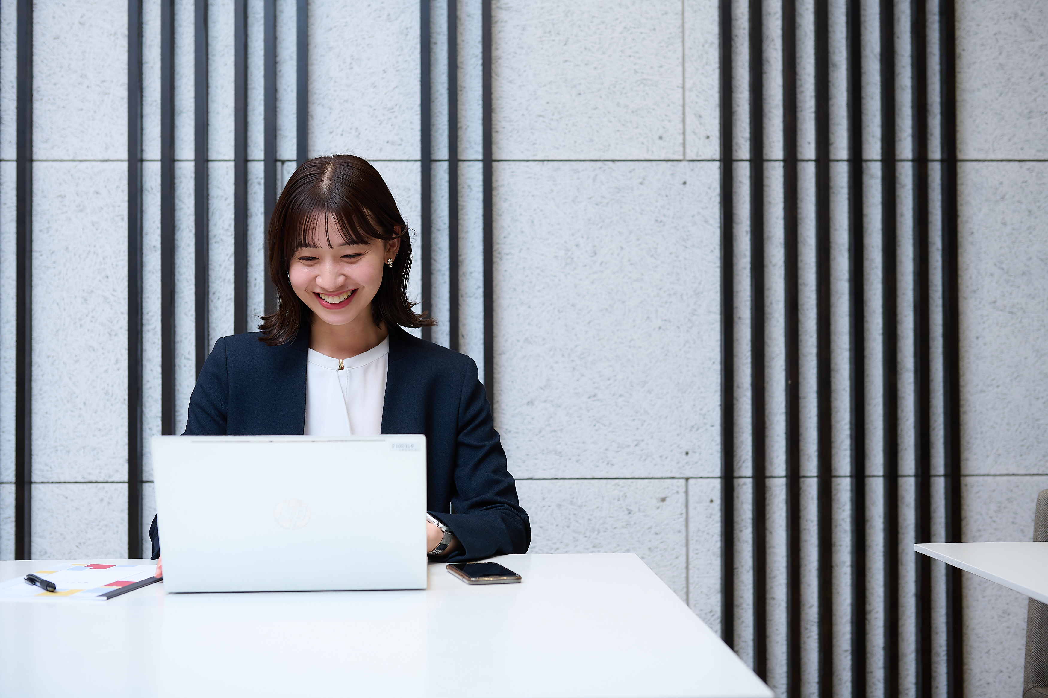 国際線CAから広告宣伝へ｜業界未経験でも「まずやってみよう」と挑戦できる環境がある