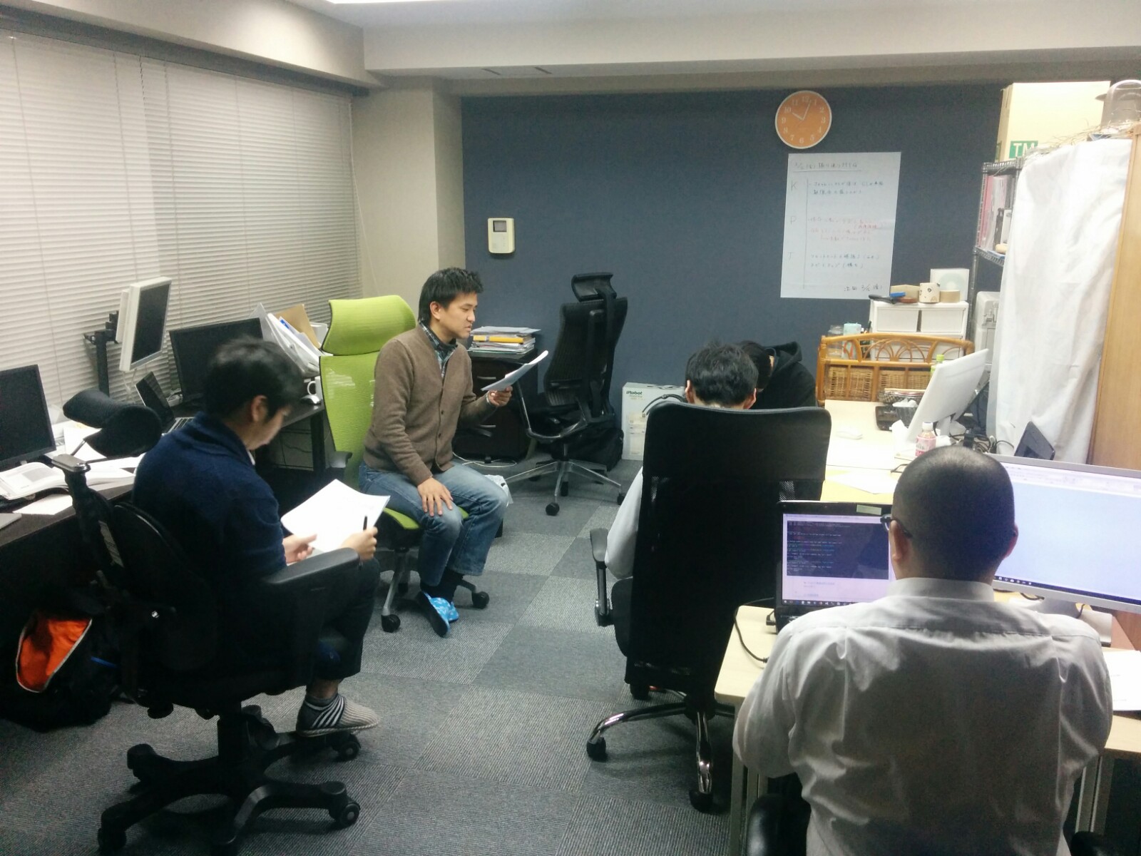 社内勉強会で、各自のレベルに応じたスキルアップに取り組んでいます。