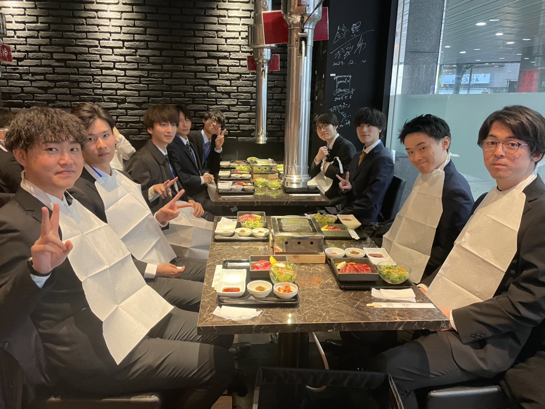 学生から社会人へ―この春、入社したばかりのメンバーと賑やかな日々を送っています♪
