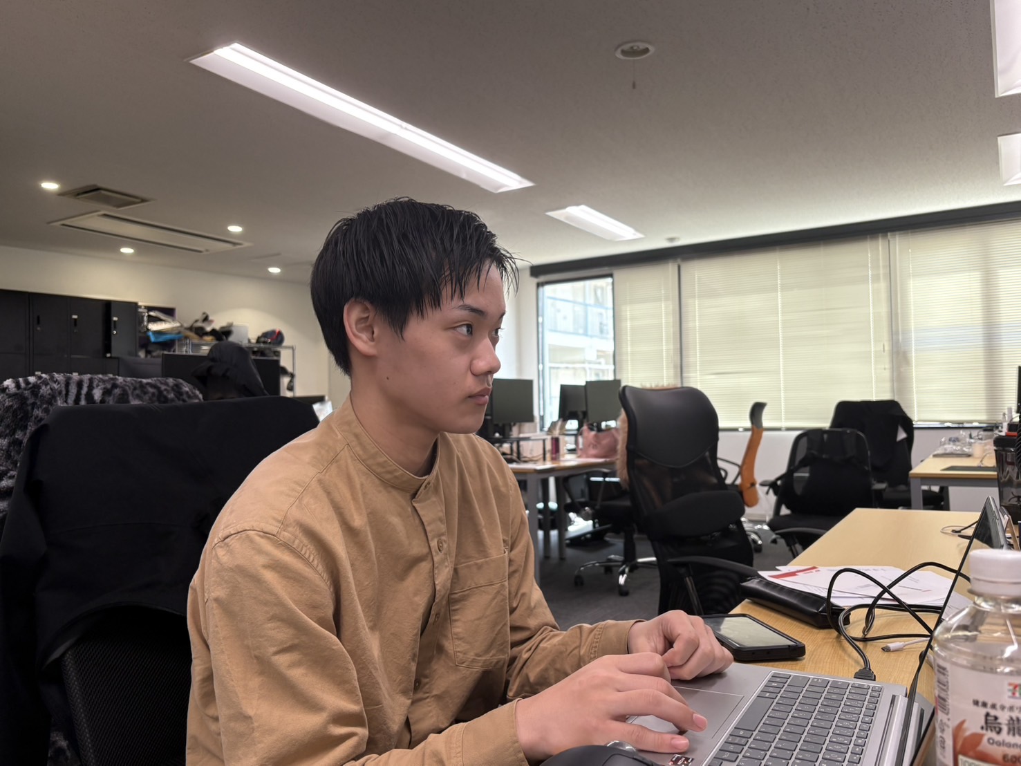 【データで支える19歳】—“目立たない仕事”に、意味がある。
