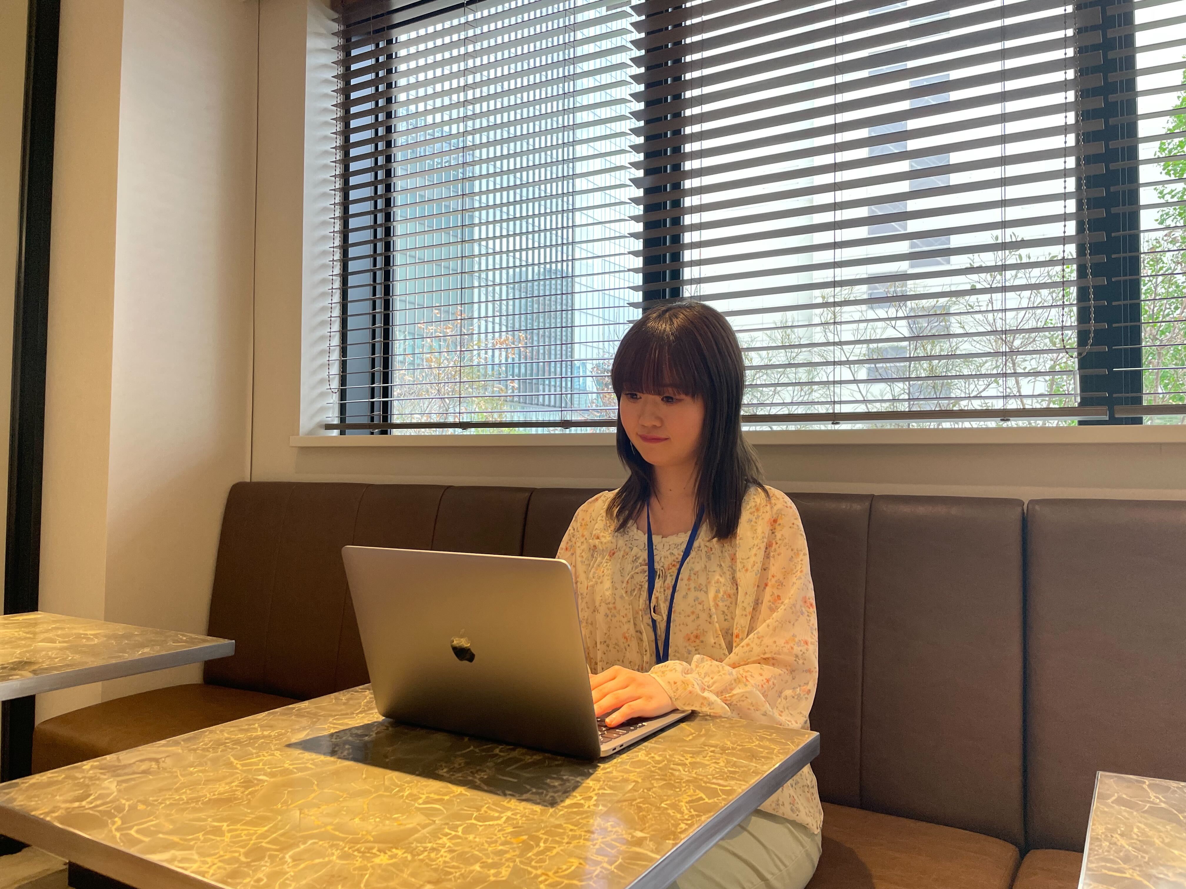 「一歩踏み出してみよう！」短期間で、圧倒的な営業スキルが身につく環境がここに。だから私はQaseeで成長したい。（インターン生インタビューver,3）