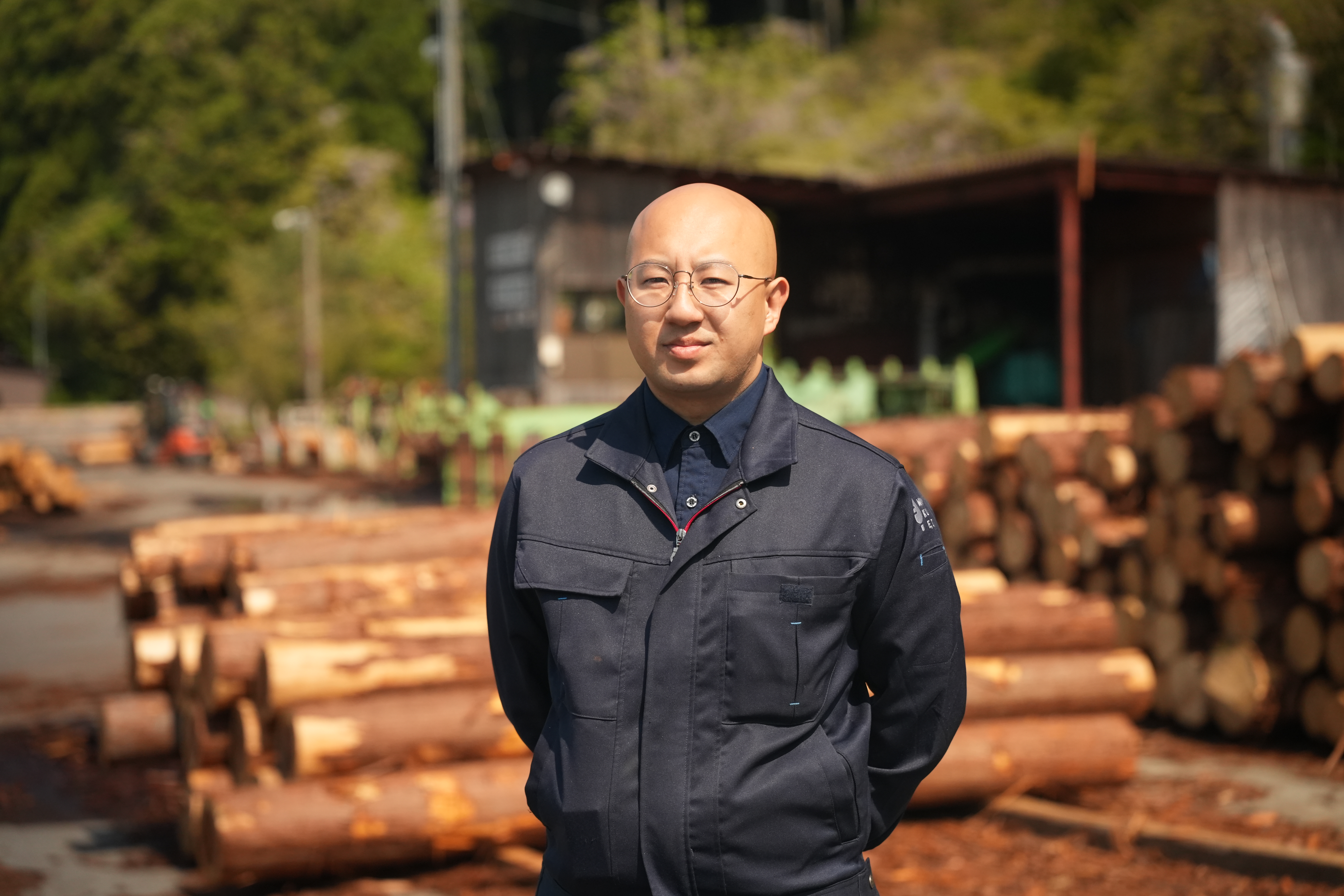 「自分で考えて動ける営業の魅力。木と向き合いながら、田舎で見つけた自分のペース」——【木栄】今西さんのはたらき方